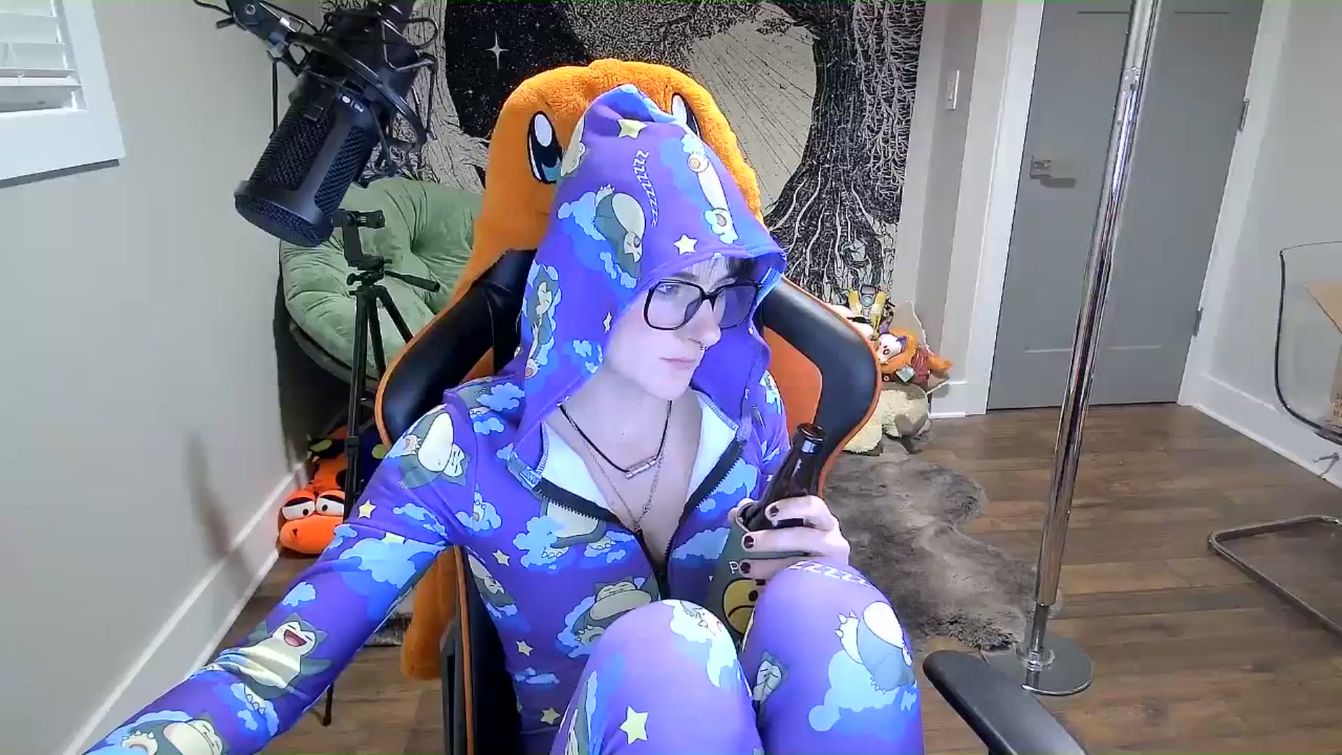 Gallery image thumbnail from Fueledbyfiona's myfreecams stream on, 03/18/2025, 03:15 image 1 of 20