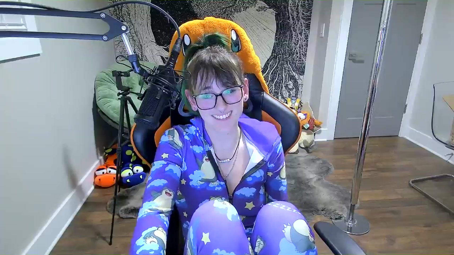 Gallery image thumbnail from Fueledbyfiona's myfreecams stream on, 03/18/2025, 03:15 image 2 of 20