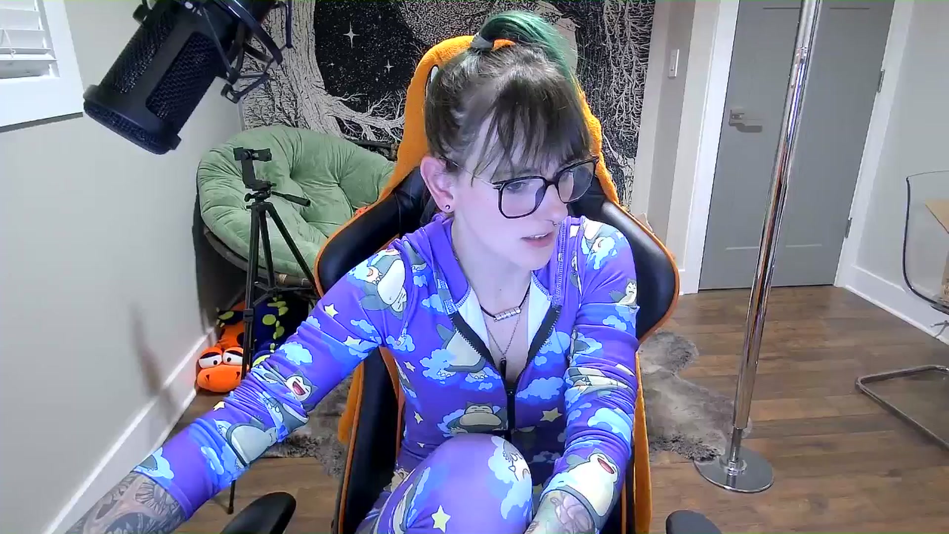 Gallery image thumbnail from Fueledbyfiona's myfreecams stream on, 03/18/2025, 03:15 image 14 of 20