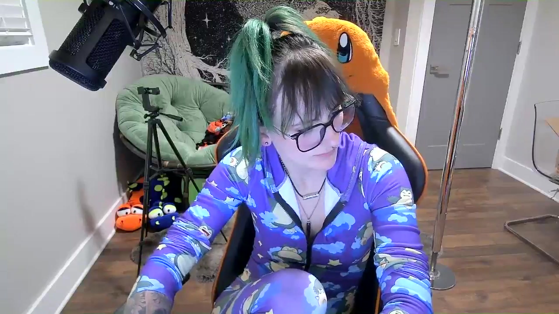 Gallery image thumbnail from Fueledbyfiona's myfreecams stream on, 03/18/2025, 03:15 image 13 of 20