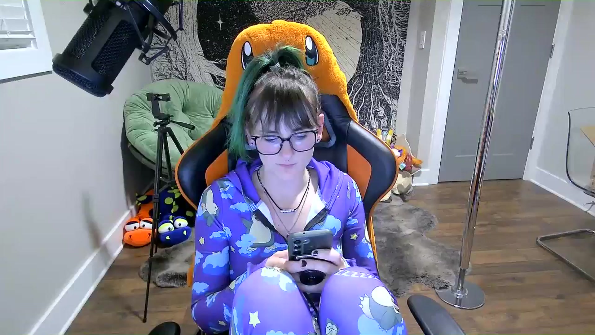 Gallery image thumbnail from Fueledbyfiona's myfreecams stream on, 03/18/2025, 03:15 image 9 of 20