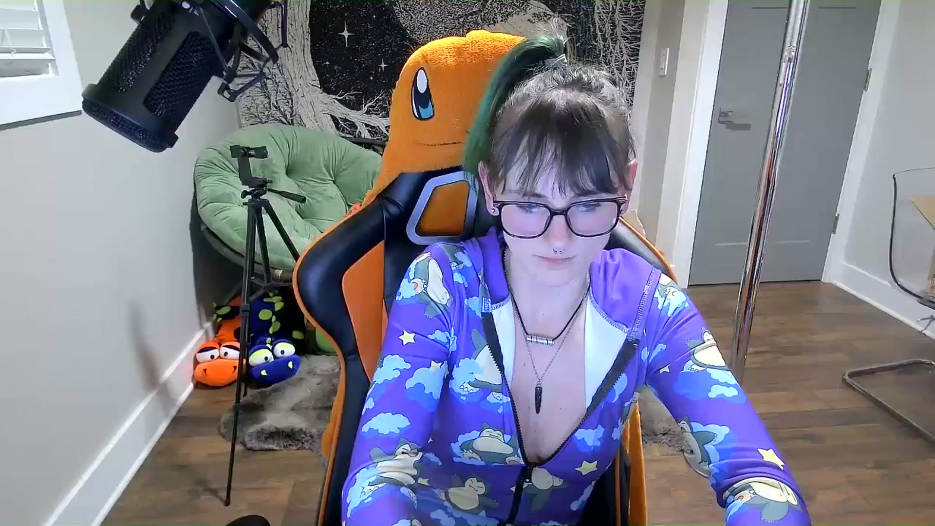 Gallery image thumbnail from Fueledbyfiona's myfreecams stream on, 03/18/2025, 03:15 image 5 of 20