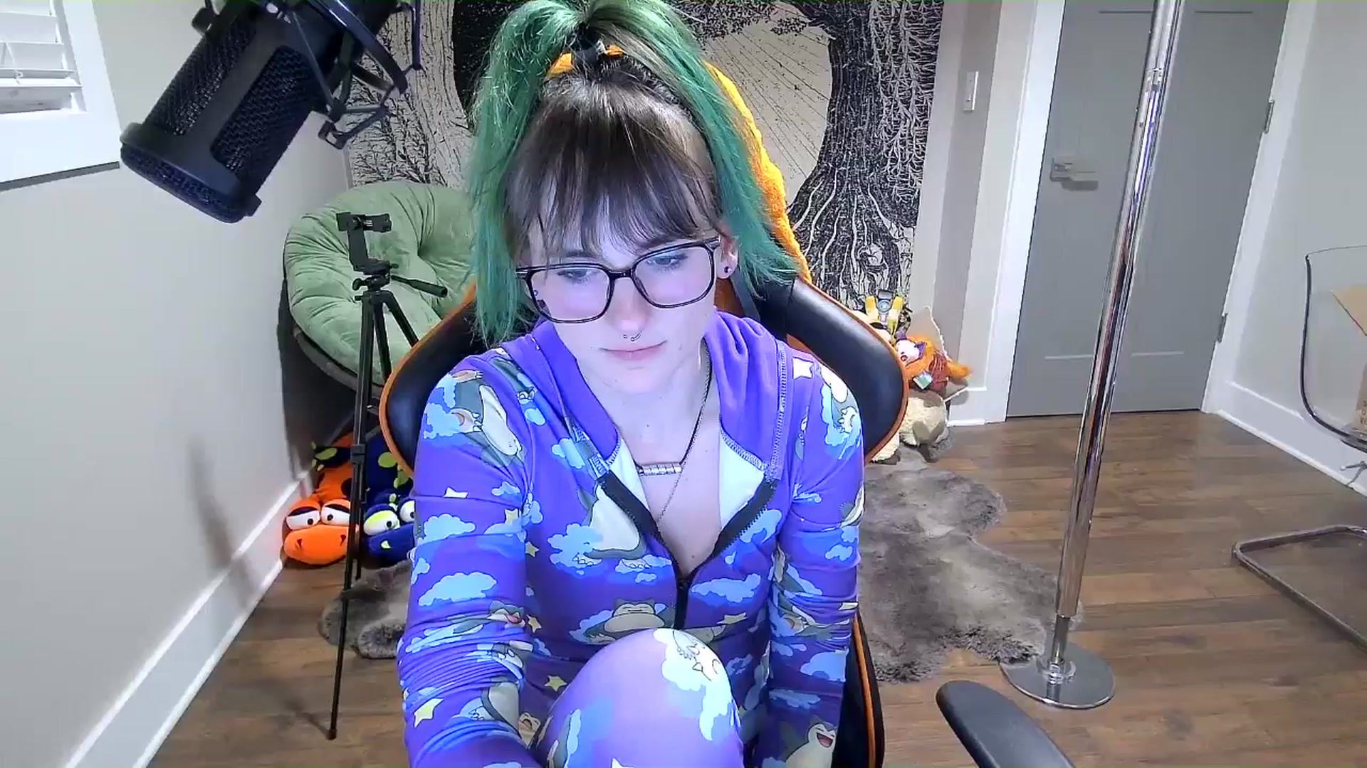 Gallery image thumbnail from Fueledbyfiona's myfreecams stream on, 03/18/2025, 03:15 image 12 of 20