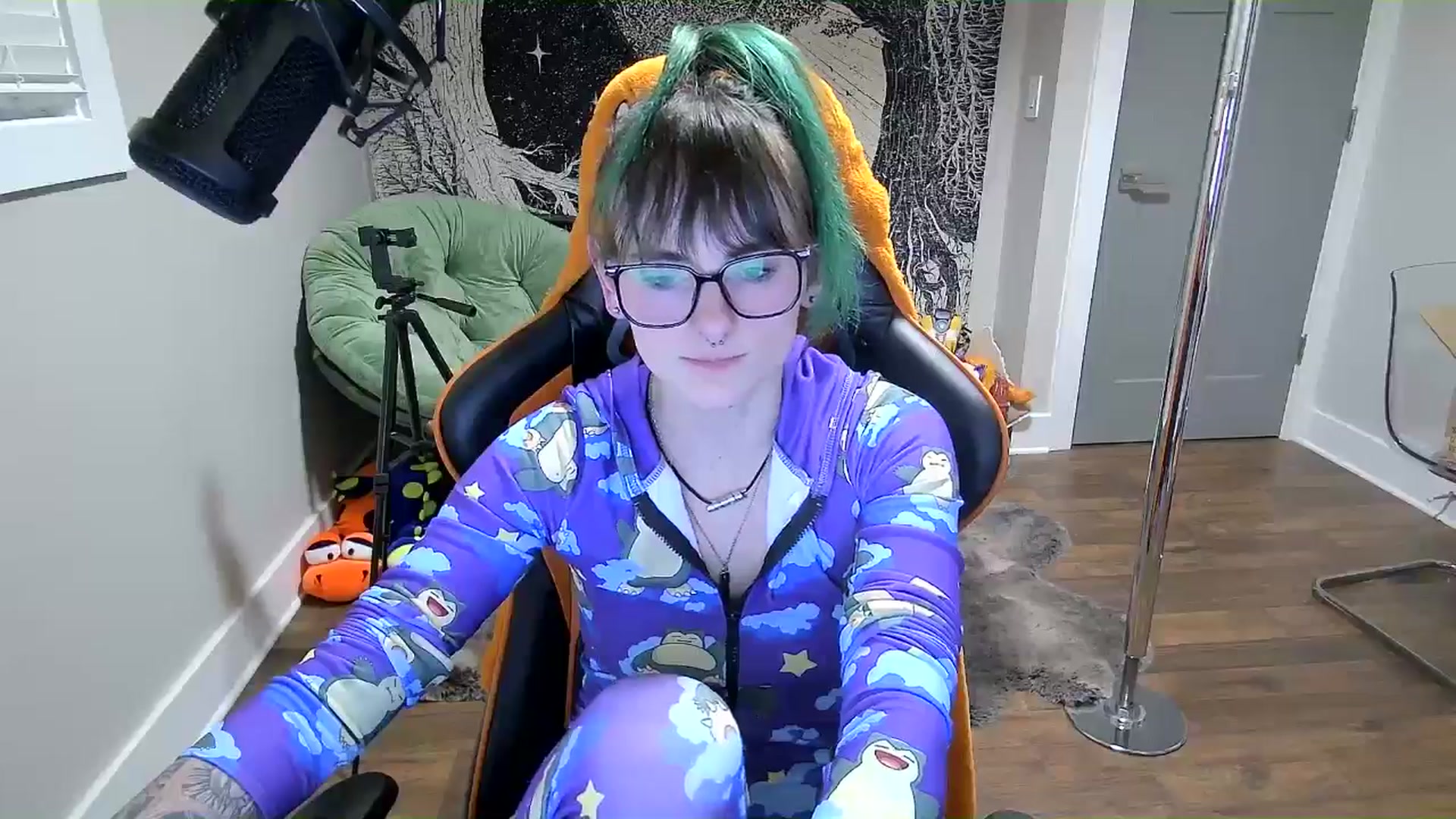 Gallery image thumbnail from Fueledbyfiona's myfreecams stream on, 03/18/2025, 03:15 image 15 of 20