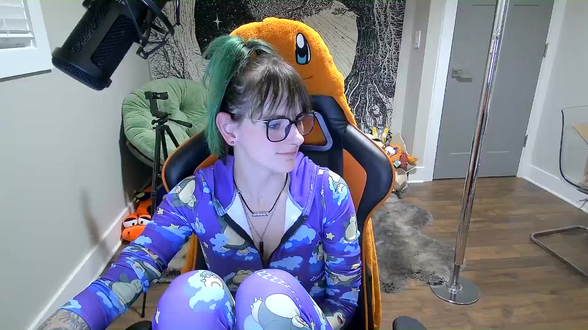 Gallery image thumbnail from Fueledbyfiona's myfreecams stream on, 03/18/2025, 03:15 image 20 of 20