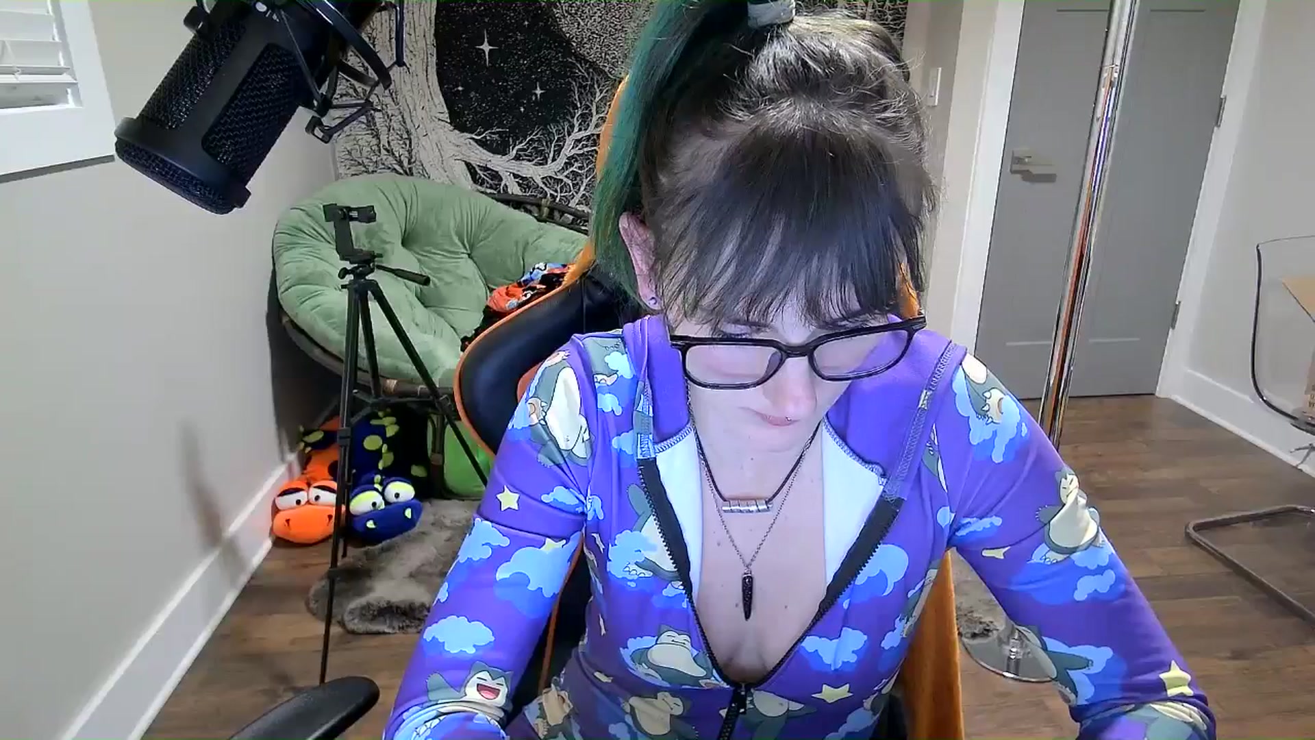 Gallery image thumbnail from Fueledbyfiona's myfreecams stream on, 03/18/2025, 03:15 image 7 of 20