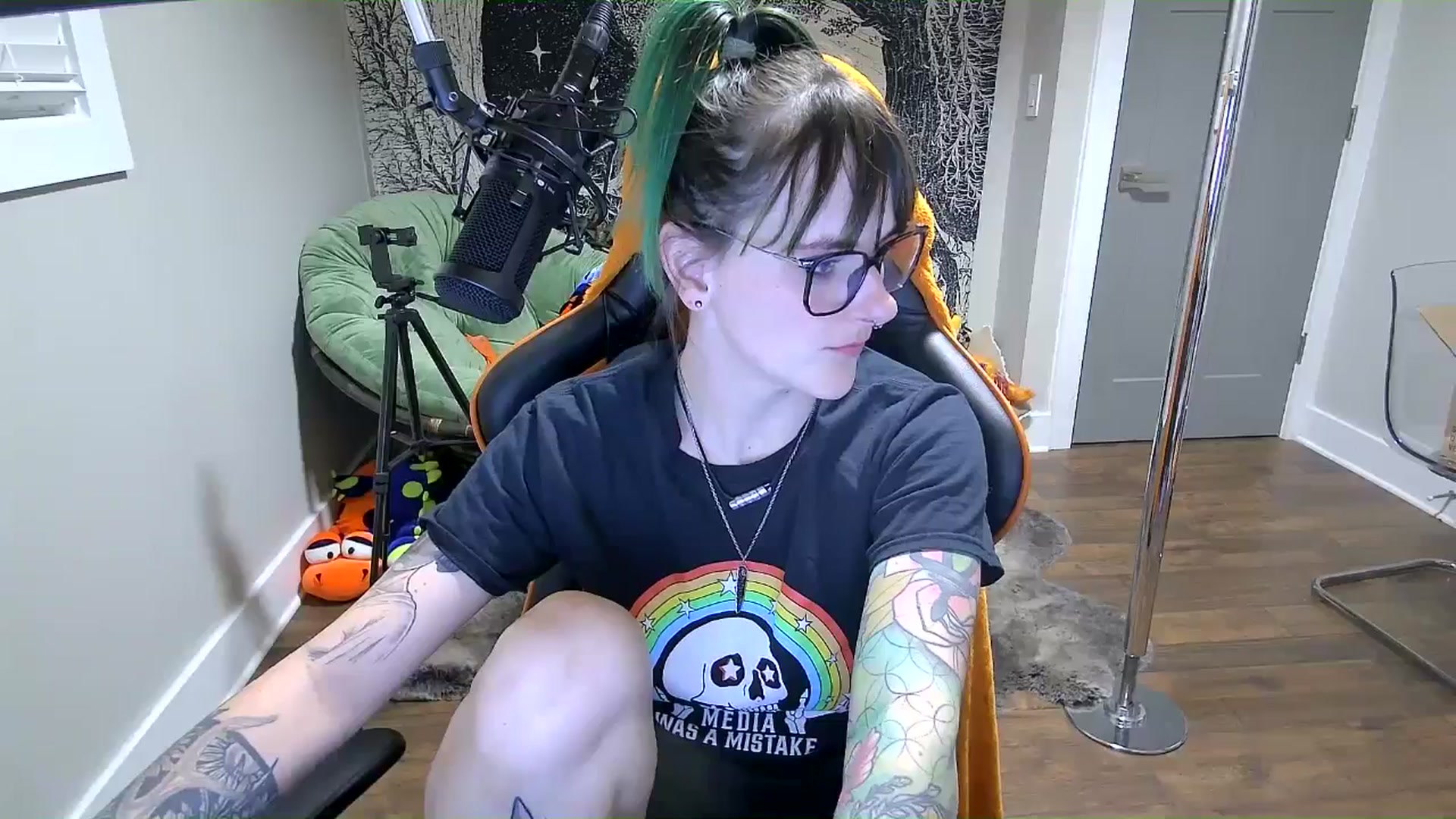 Gallery image thumbnail from Fueledbyfiona's myfreecams stream on, 03/18/2025, 04:32 image 8 of 20