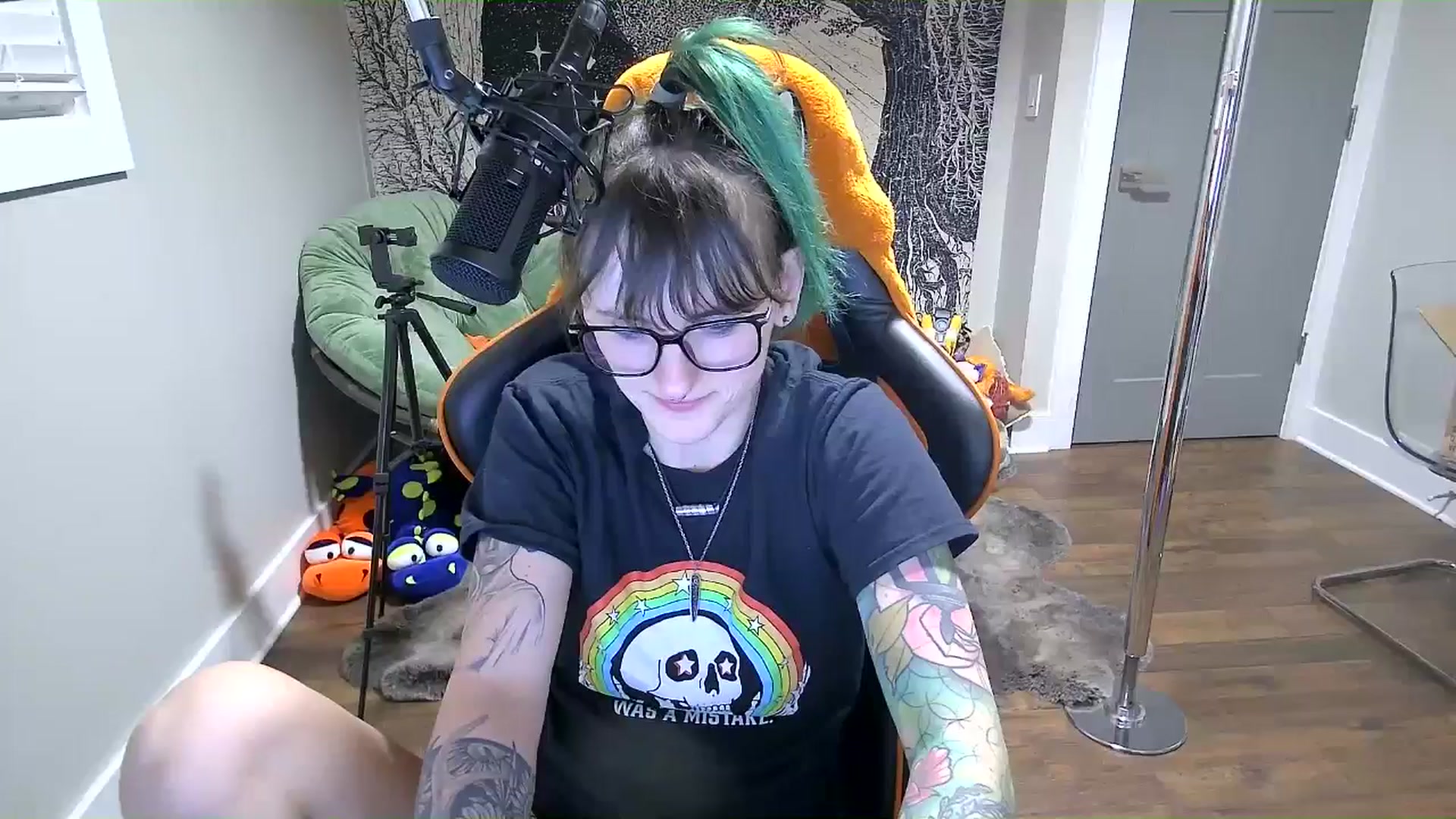 Gallery image thumbnail from Fueledbyfiona's myfreecams stream on, 03/18/2025, 04:32 image 1 of 20