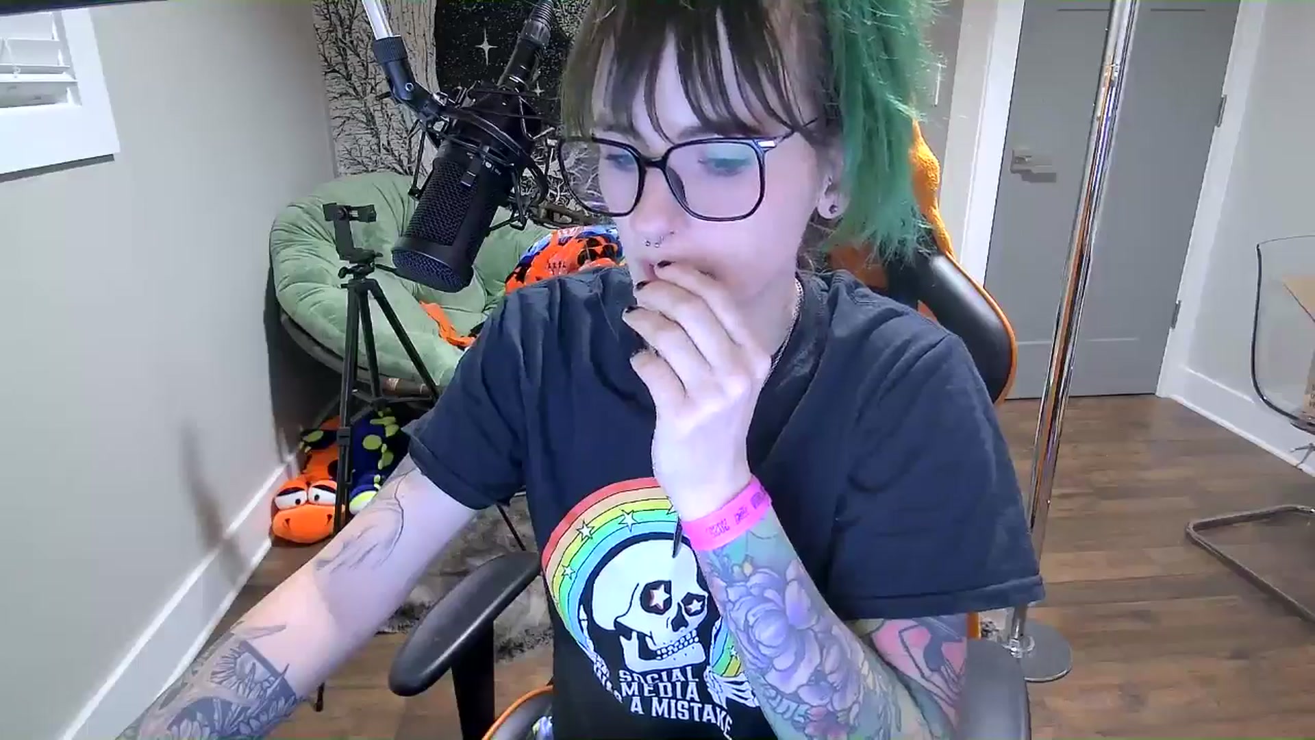 Gallery image thumbnail from Fueledbyfiona's myfreecams stream on, 03/18/2025, 04:32 image 12 of 20