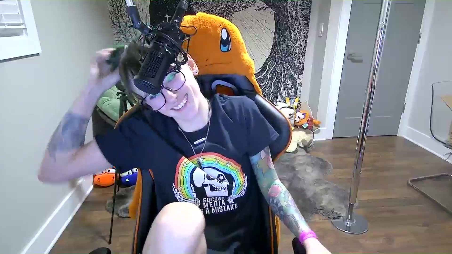 Gallery image thumbnail from Fueledbyfiona's myfreecams stream on, 03/18/2025, 04:32 image 2 of 20