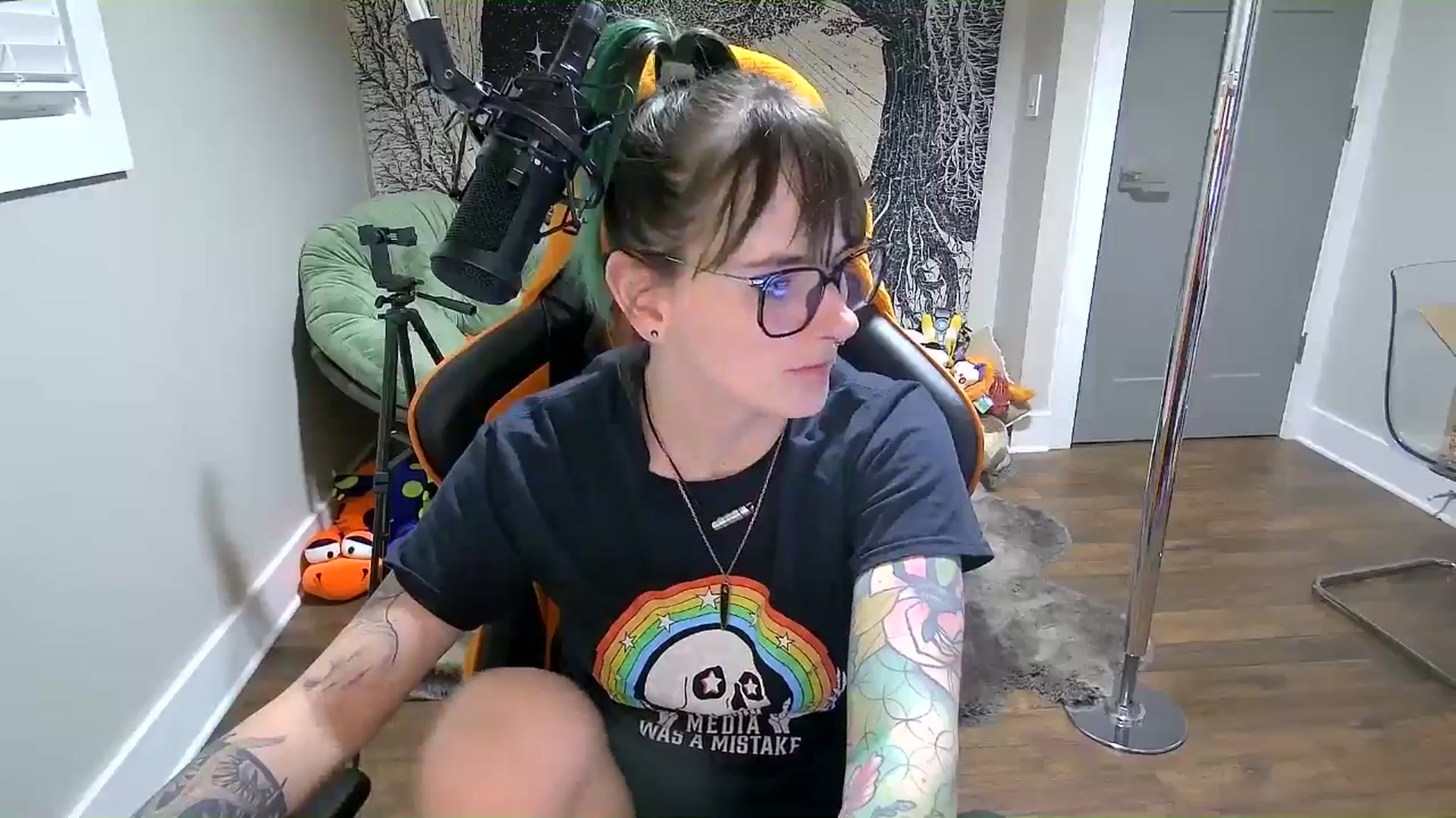 Gallery image thumbnail from Fueledbyfiona's myfreecams stream on, 03/18/2025, 04:32 image 4 of 20