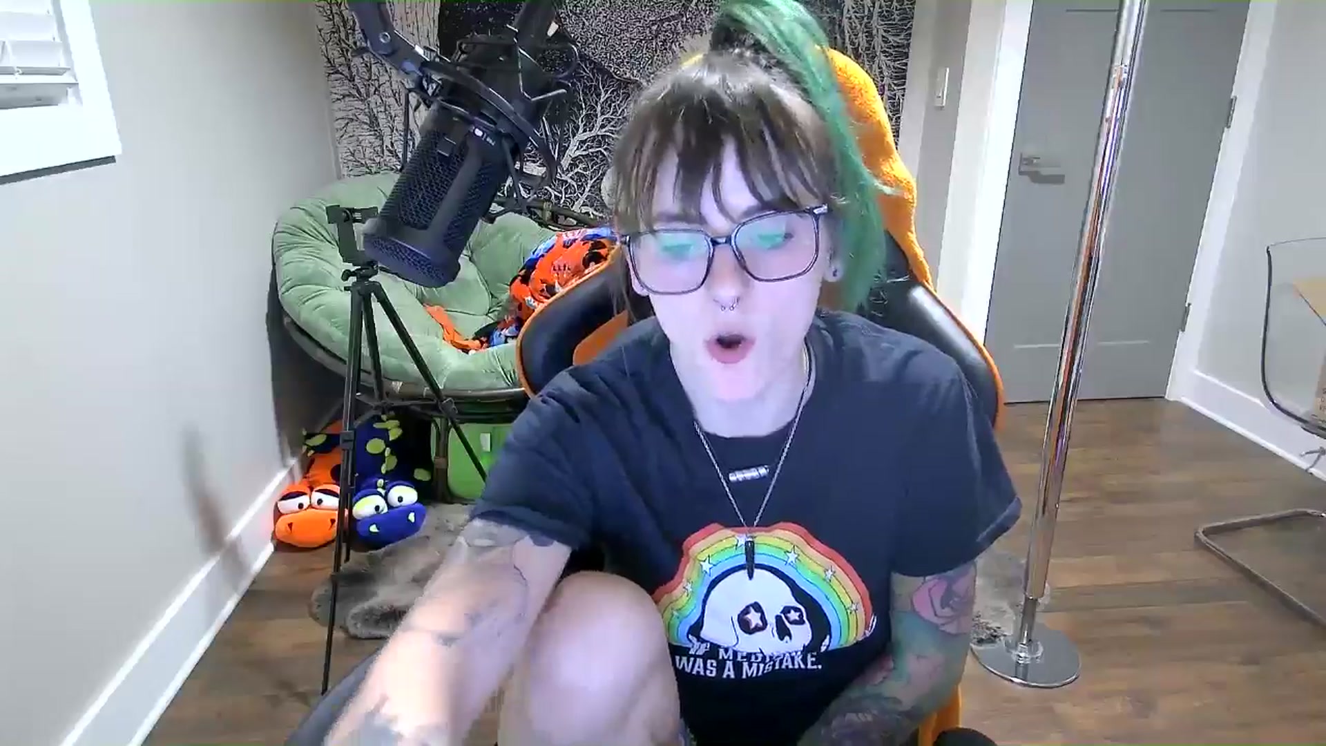 Gallery image thumbnail from Fueledbyfiona's myfreecams stream on, 03/18/2025, 04:32 image 14 of 20