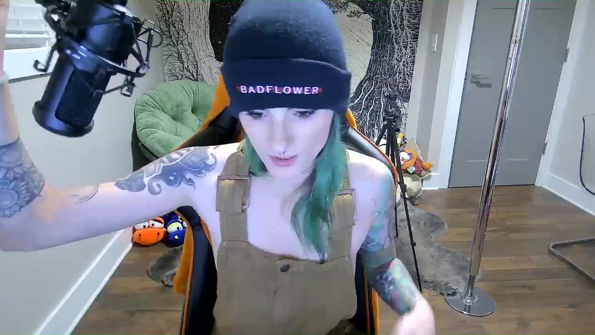 Gallery image thumbnail from Fueledbyfiona's myfreecams stream on, 03/23/2025, 04:23 image 9 of 20