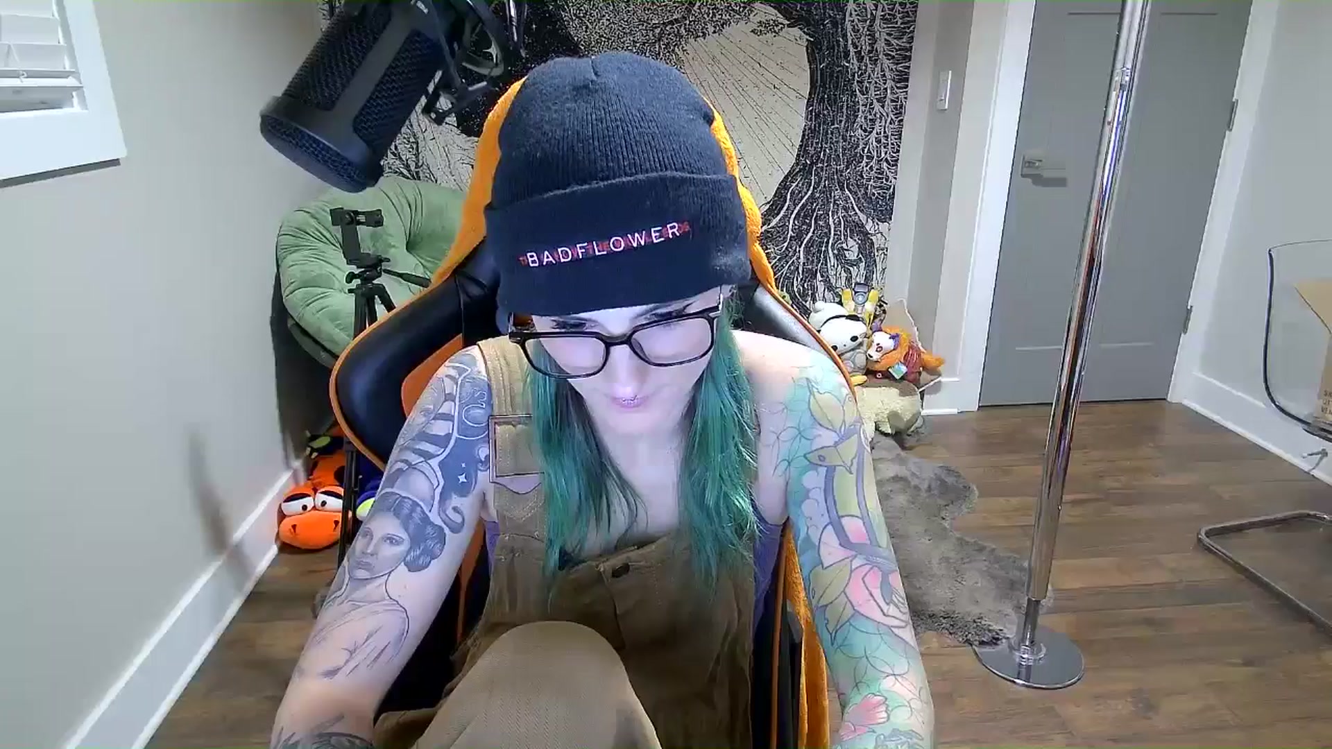 Gallery image thumbnail from Fueledbyfiona's myfreecams stream on, 03/23/2025, 04:23 image 1 of 20