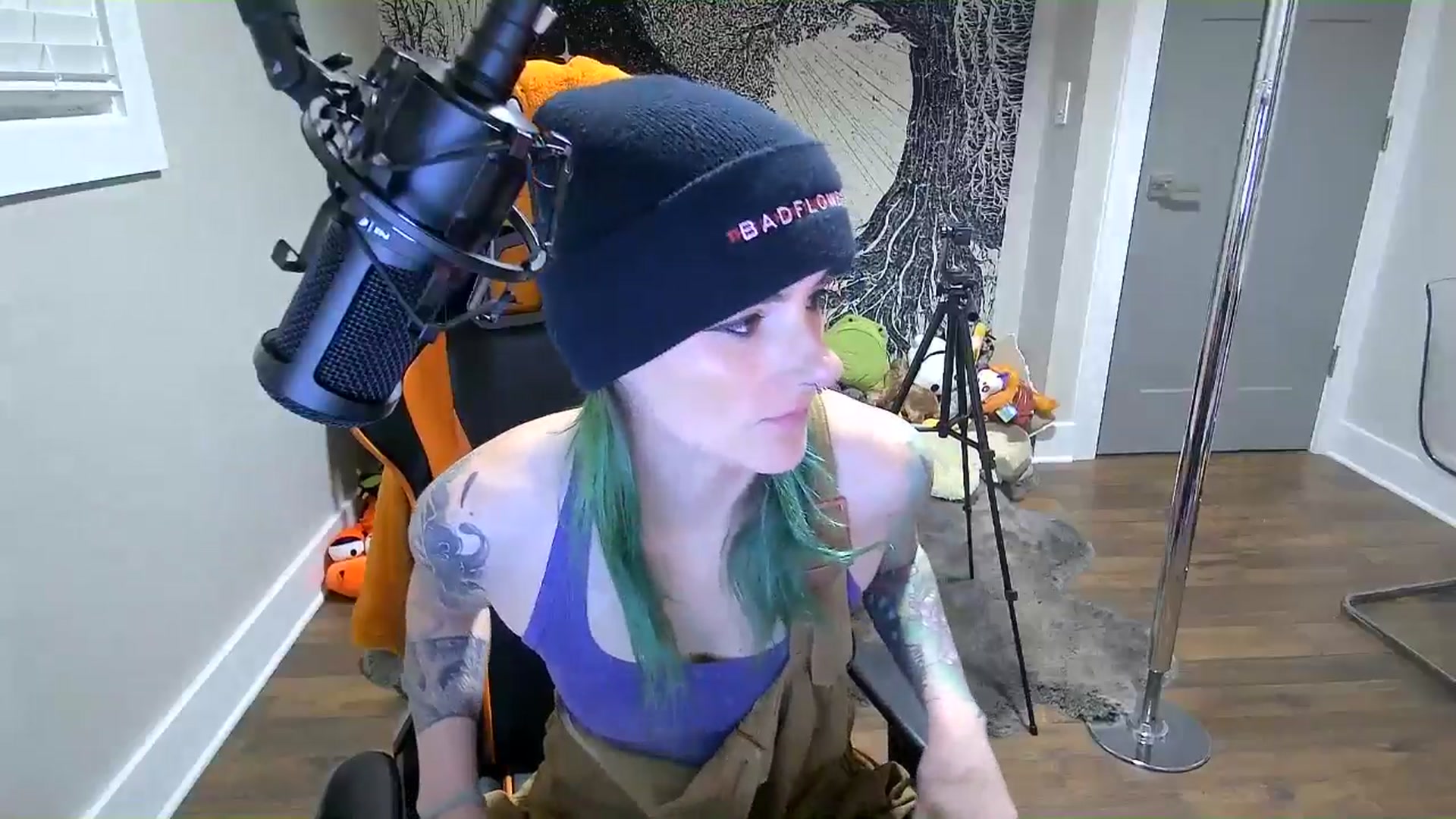 Gallery image thumbnail from Fueledbyfiona's myfreecams stream on, 03/23/2025, 04:23 image 7 of 20