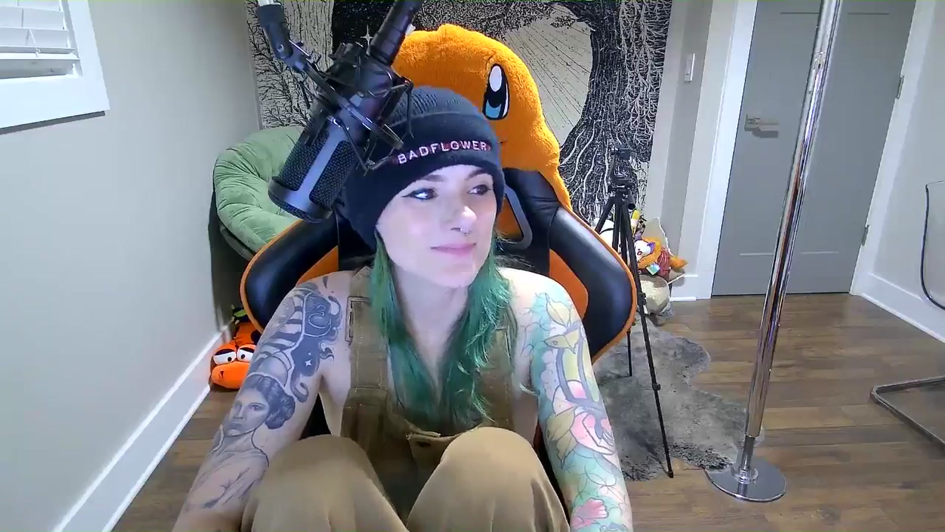 Gallery image thumbnail from Fueledbyfiona's myfreecams stream on, 03/23/2025, 04:23 image 13 of 20