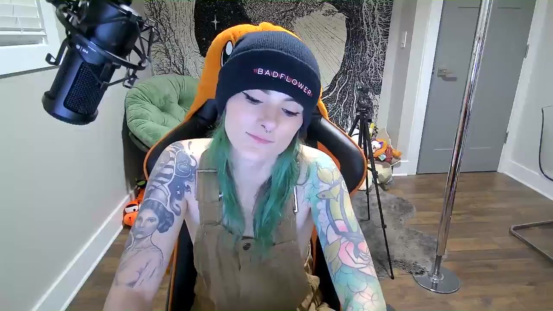 Gallery image thumbnail from Fueledbyfiona's myfreecams stream on, 03/23/2025, 04:23 image 10 of 20