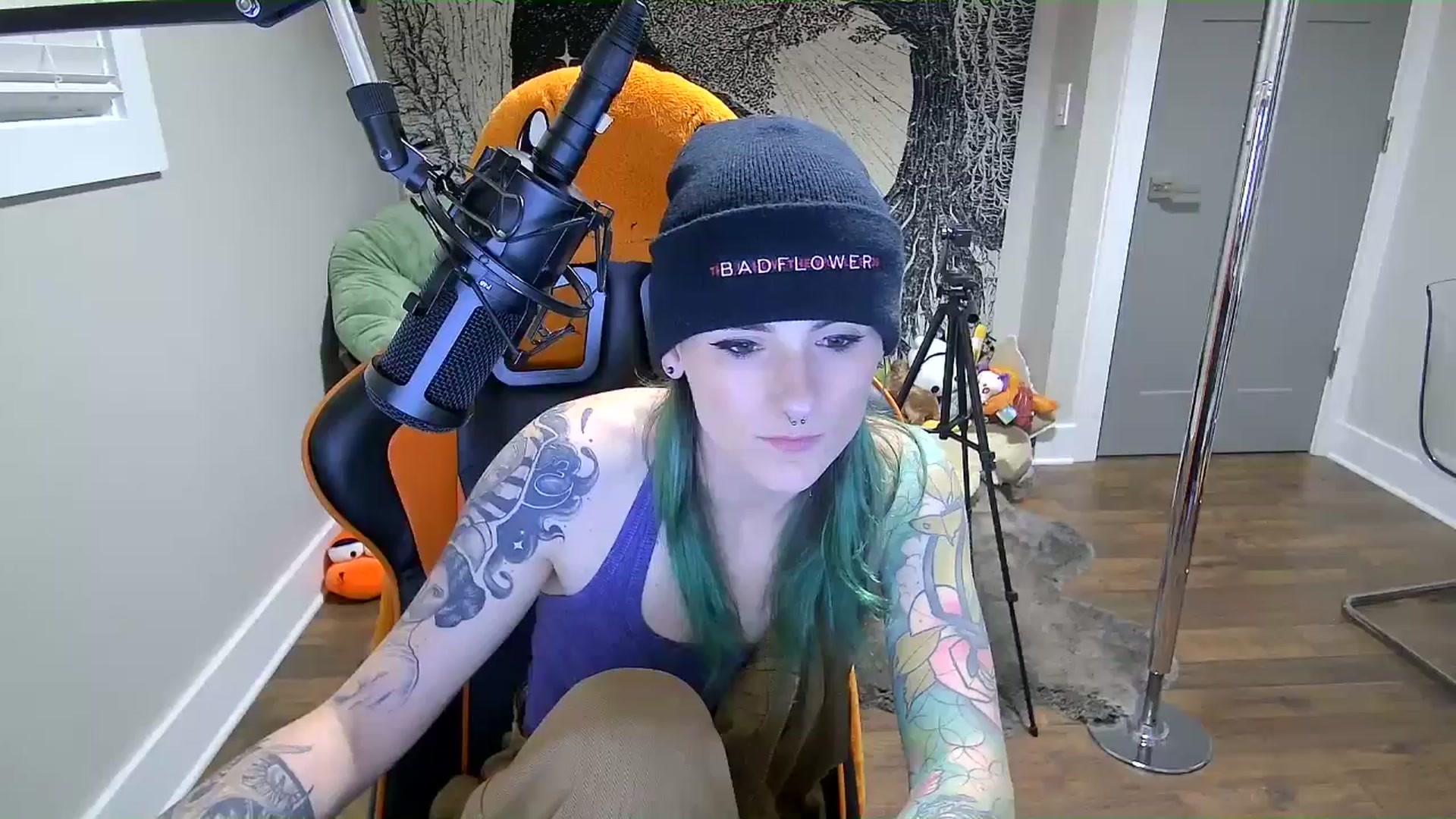 Gallery image thumbnail from Fueledbyfiona's myfreecams stream on, 03/23/2025, 04:23 image 8 of 20