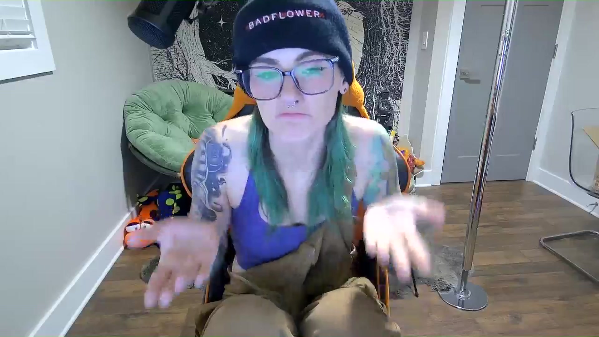 Gallery image thumbnail from Fueledbyfiona's myfreecams stream on, 03/23/2025, 04:23 image 3 of 20