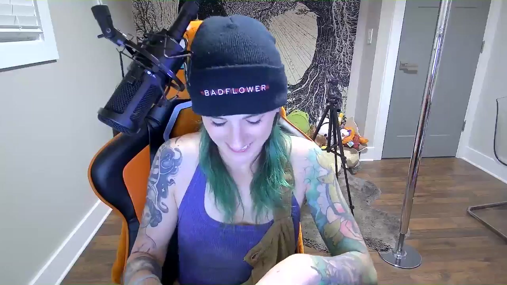Gallery image thumbnail from Fueledbyfiona's myfreecams stream on, 03/23/2025, 04:23 image 5 of 20