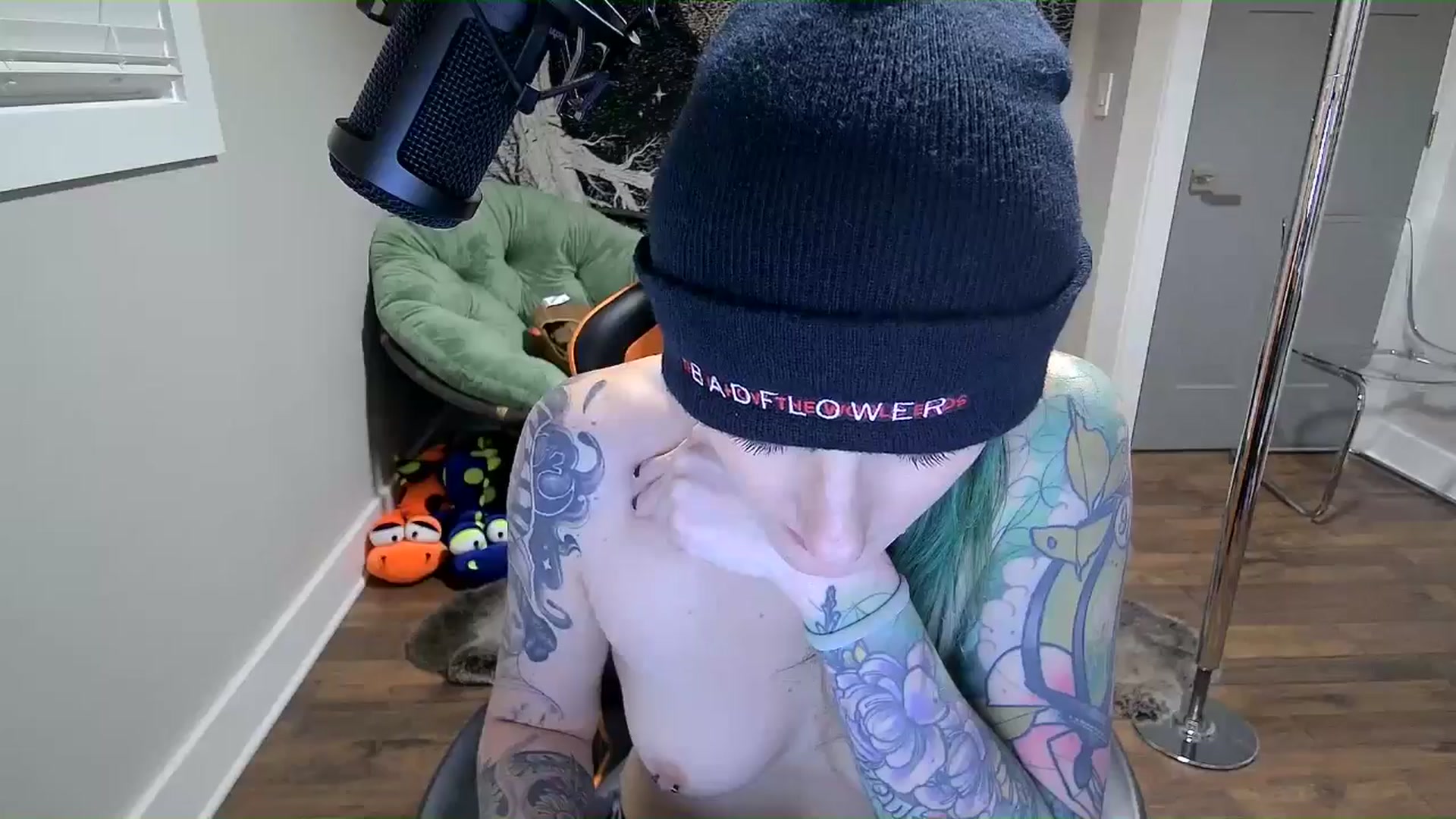 Gallery image thumbnail from Fueledbyfiona's myfreecams stream on, 03/23/2025, 05:24 image 2 of 20