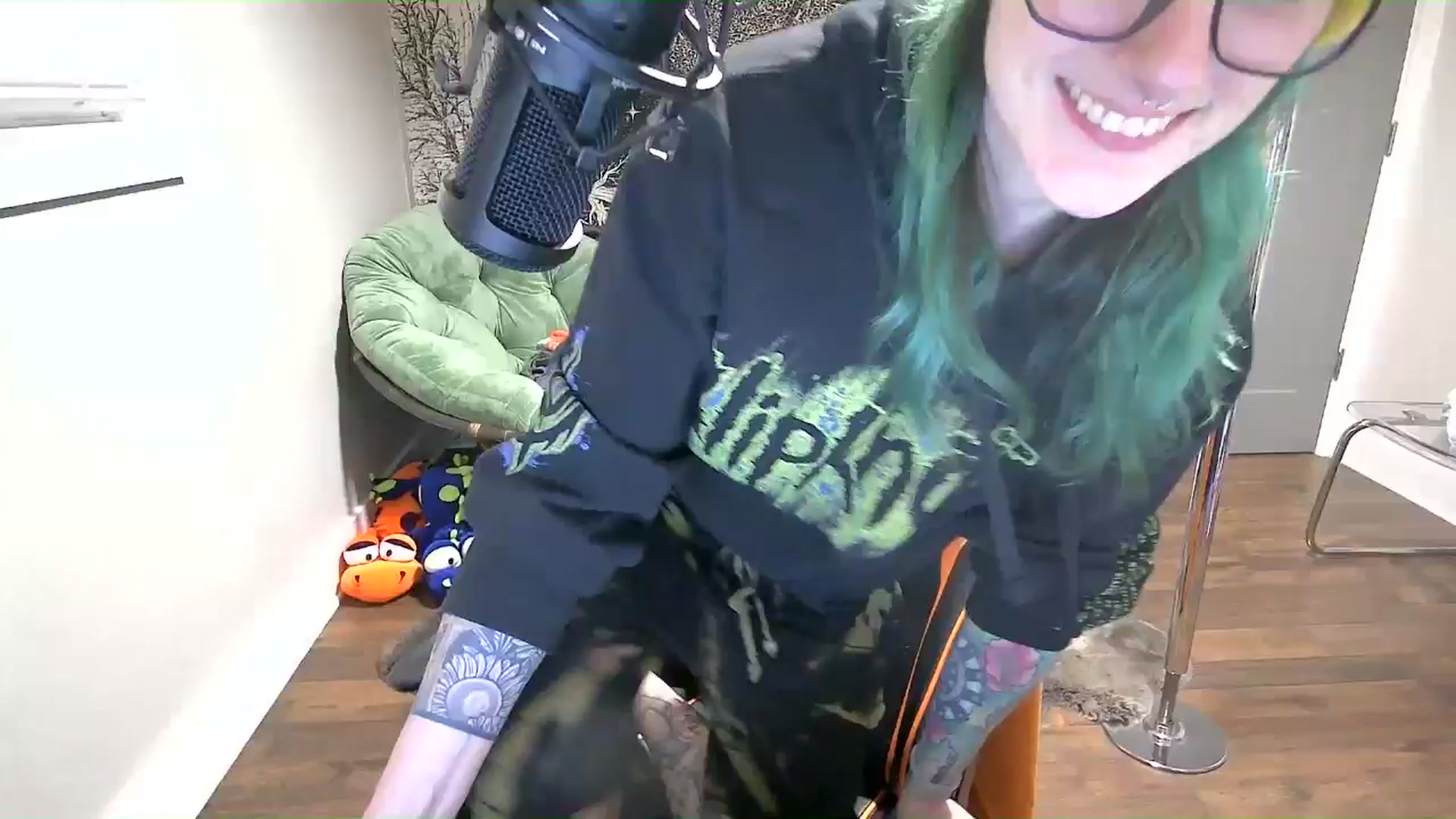 Gallery image thumbnail from Fueledbyfiona's myfreecams stream on, 03/28/2025, 03:44 image 1 of 20