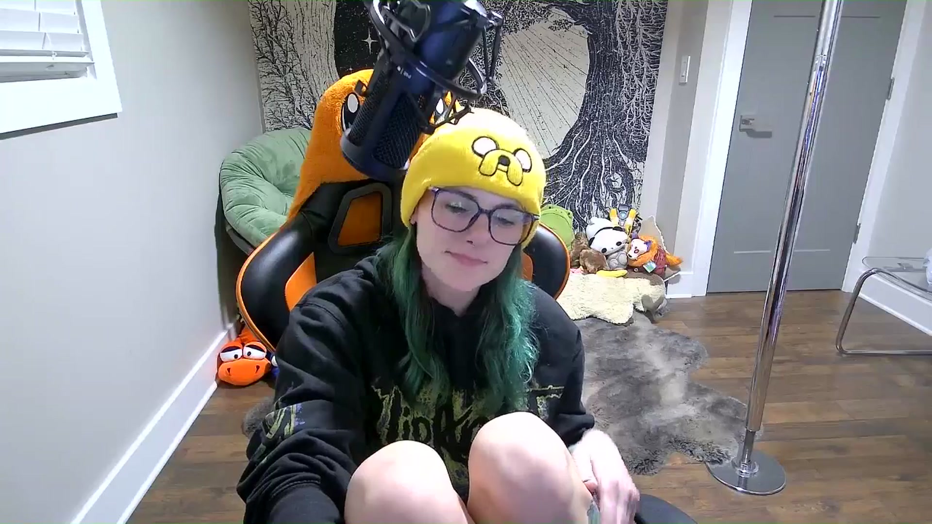Gallery image thumbnail from Fueledbyfiona's myfreecams stream on, 03/28/2025, 03:44 image 6 of 20