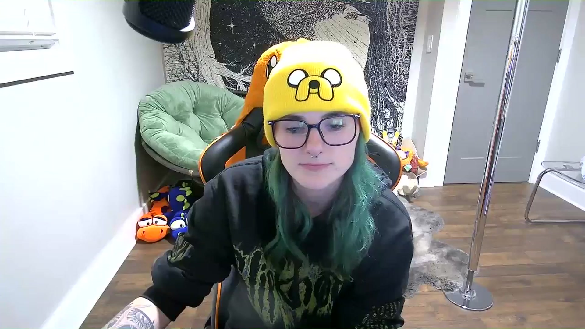 Gallery image thumbnail from Fueledbyfiona's myfreecams stream on, 03/28/2025, 03:44 image 2 of 20