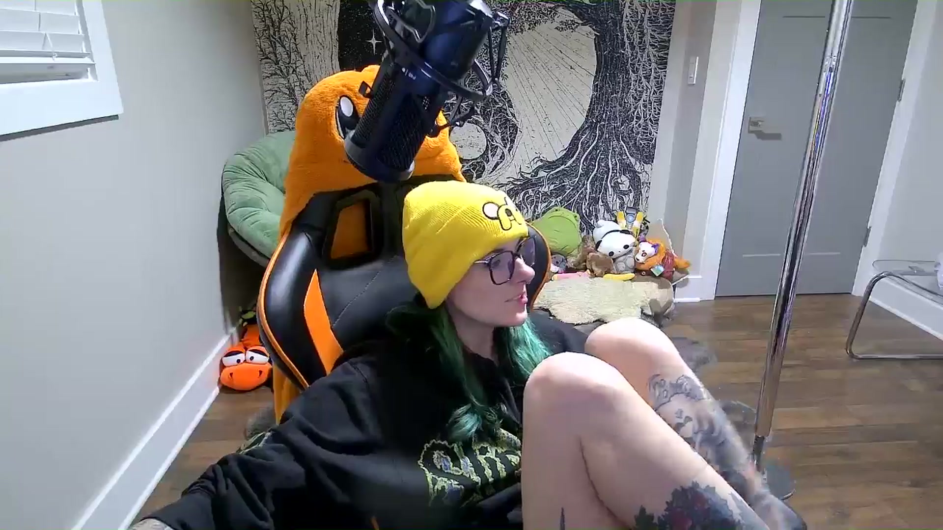 Gallery image thumbnail from Fueledbyfiona's myfreecams stream on, 03/28/2025, 03:44 image 8 of 20