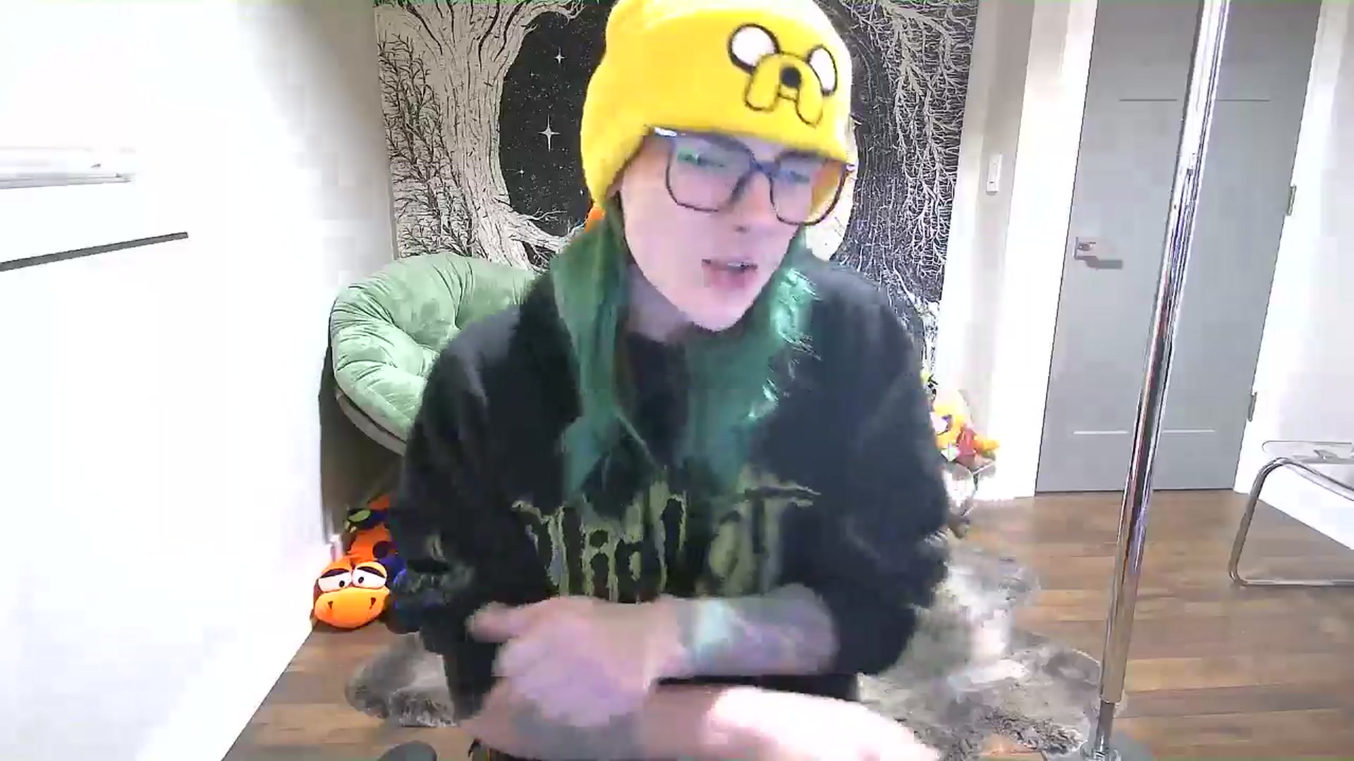 Gallery image thumbnail from Fueledbyfiona's myfreecams stream on, 03/28/2025, 03:44 image 12 of 20