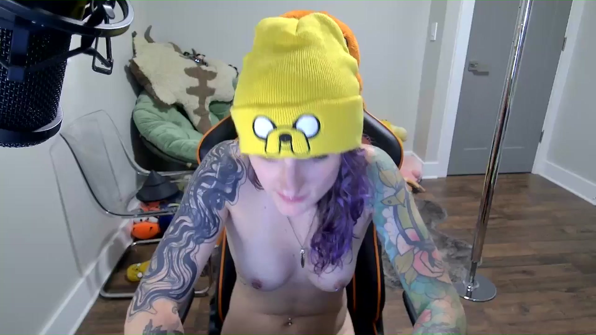 Gallery image thumbnail from Fueledbyfiona's myfreecams stream on, 07/28/2025, 02:48 image 20 of 20