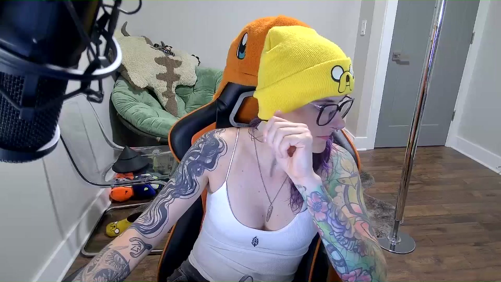 Gallery image thumbnail from Fueledbyfiona's myfreecams stream on, 07/28/2025, 02:48 image 15 of 20