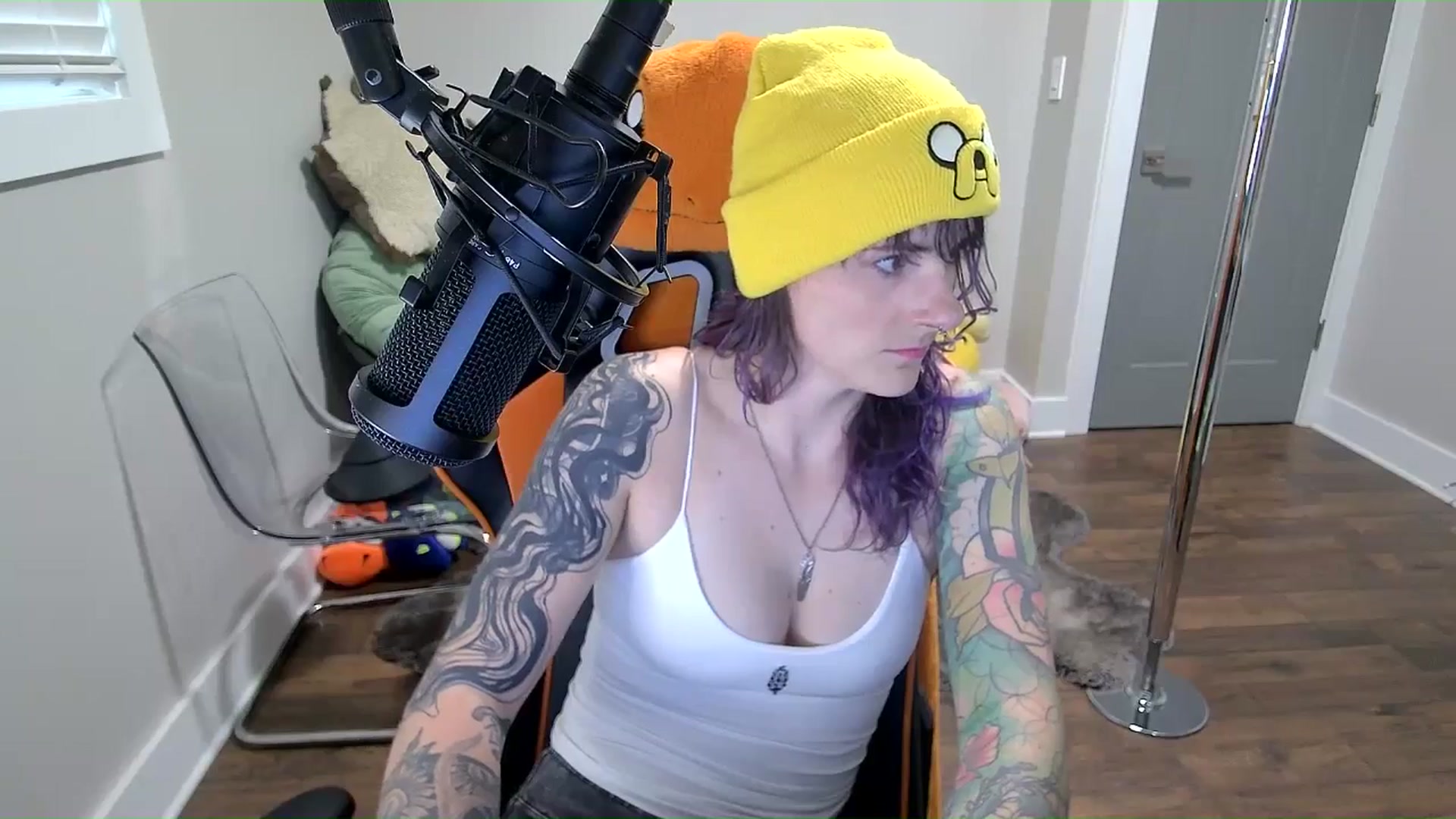 Gallery image thumbnail from Fueledbyfiona's myfreecams stream on, 07/28/2025, 02:48 image 6 of 20