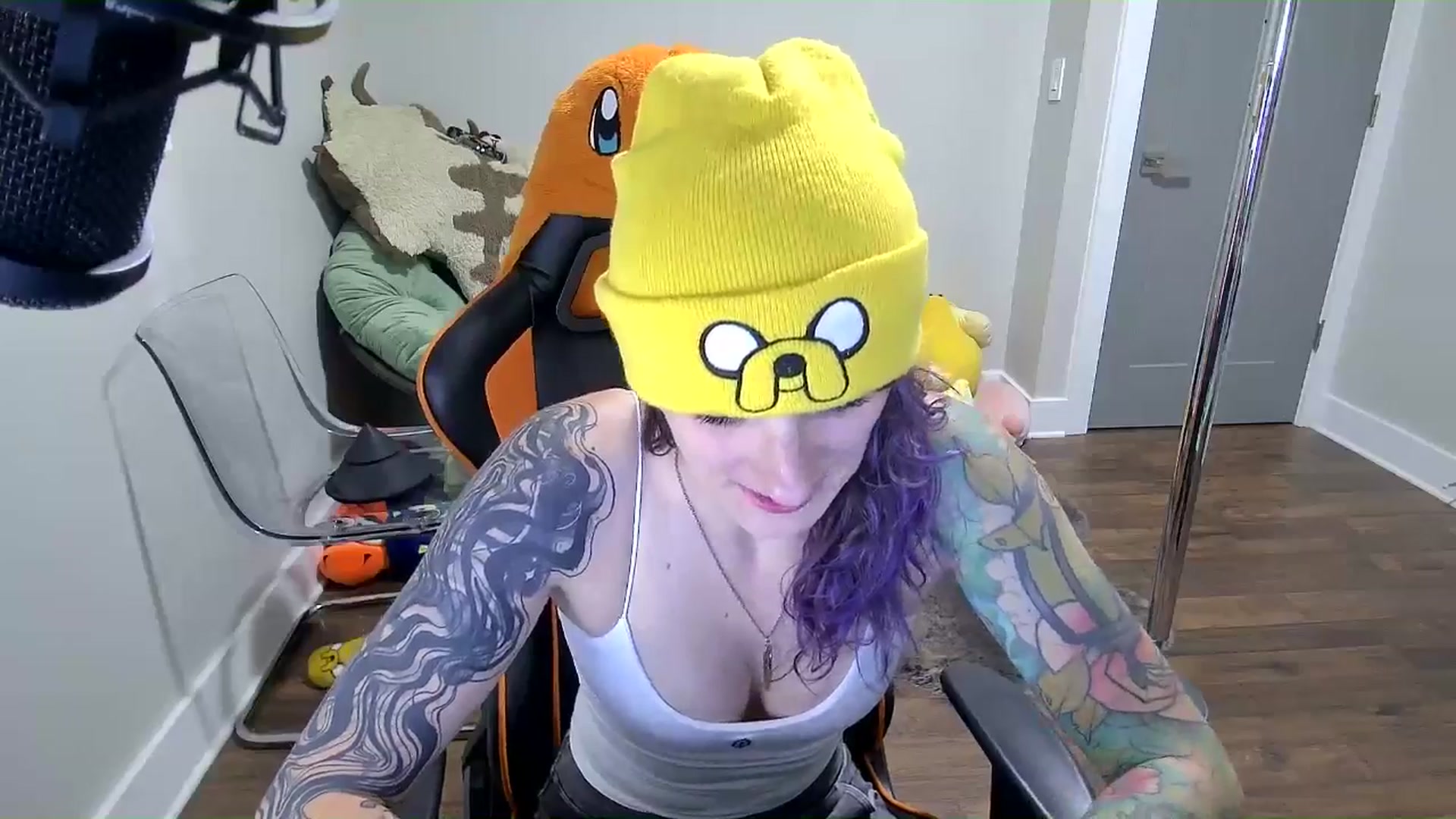 Gallery image thumbnail from Fueledbyfiona's myfreecams stream on, 07/28/2025, 02:48 image 12 of 20