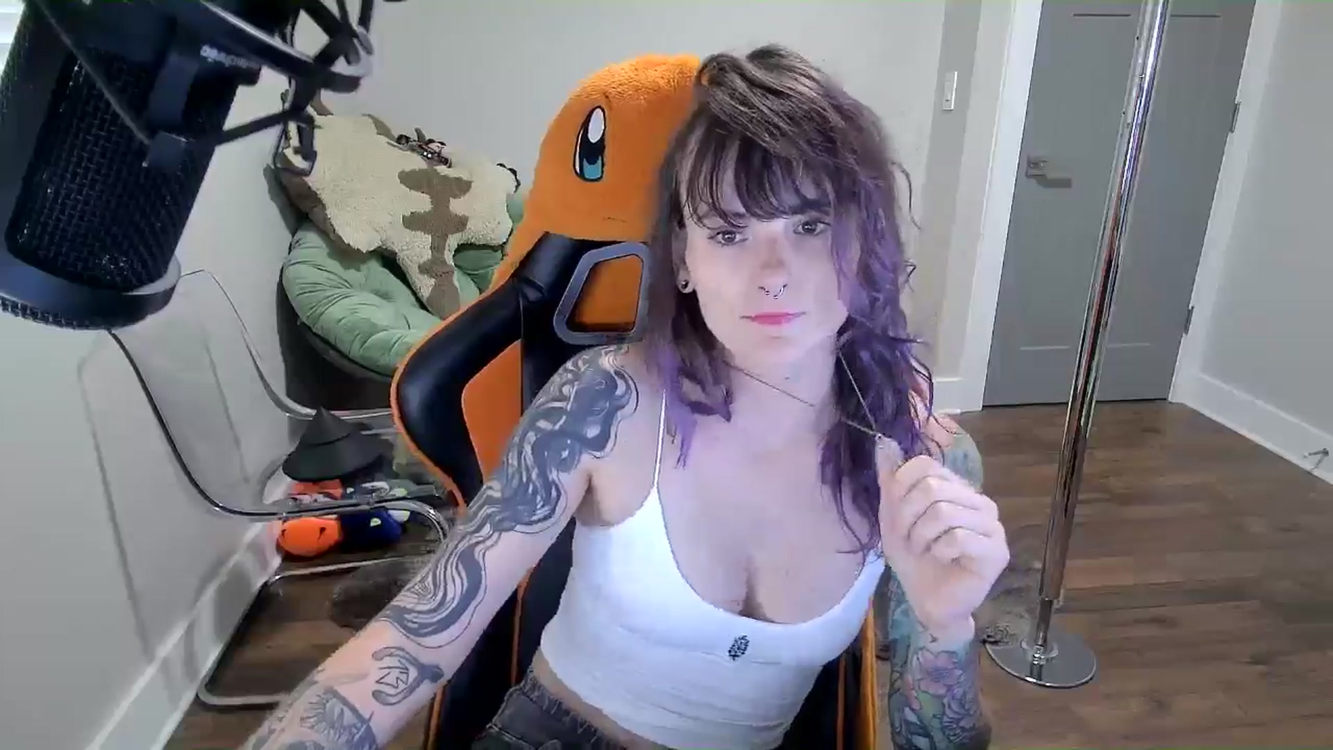 Gallery image thumbnail from Fueledbyfiona's myfreecams stream on, 07/28/2025, 02:48 image 3 of 20
