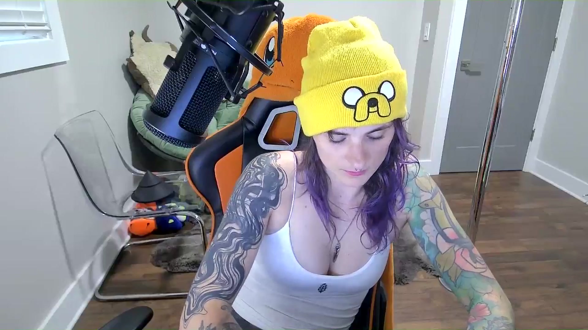Gallery image thumbnail from Fueledbyfiona's myfreecams stream on, 07/28/2025, 02:48 image 8 of 20