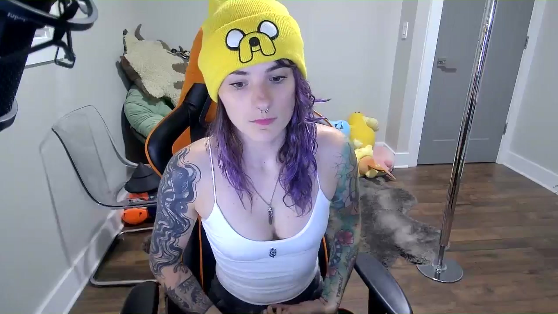 Gallery image thumbnail from Fueledbyfiona's myfreecams stream on, 07/28/2025, 02:48 image 10 of 20