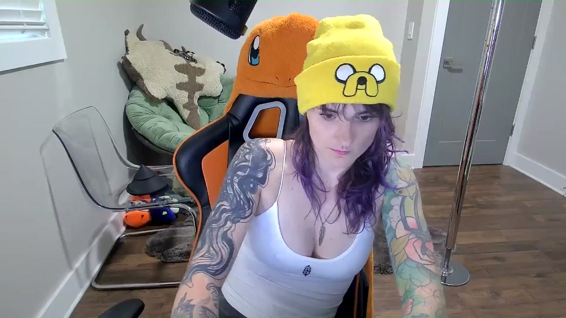 Gallery image thumbnail from Fueledbyfiona's myfreecams stream on, 07/28/2025, 02:48 image 7 of 20