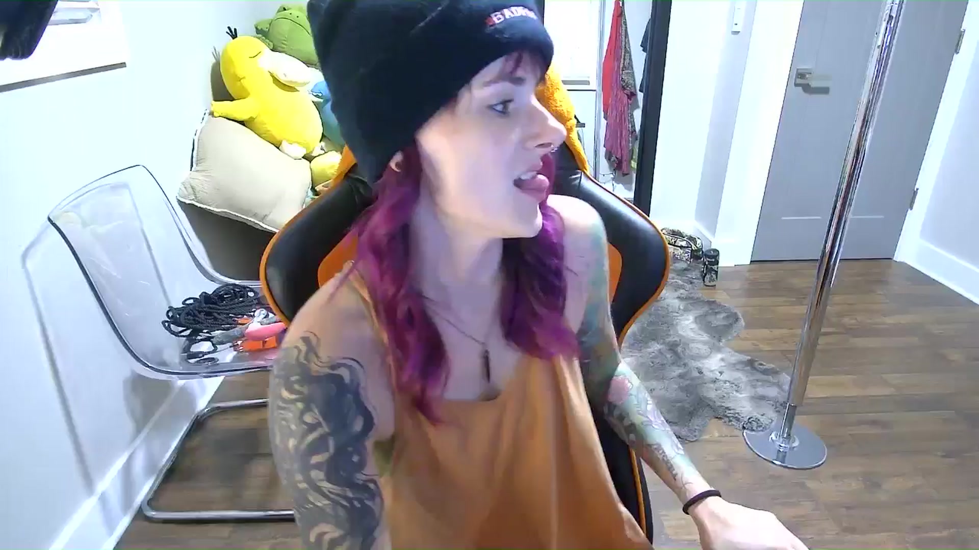 Gallery image thumbnail from Fueledbyfiona's myfreecams stream on, 09/17/2025, 02:10 image 1 of 20