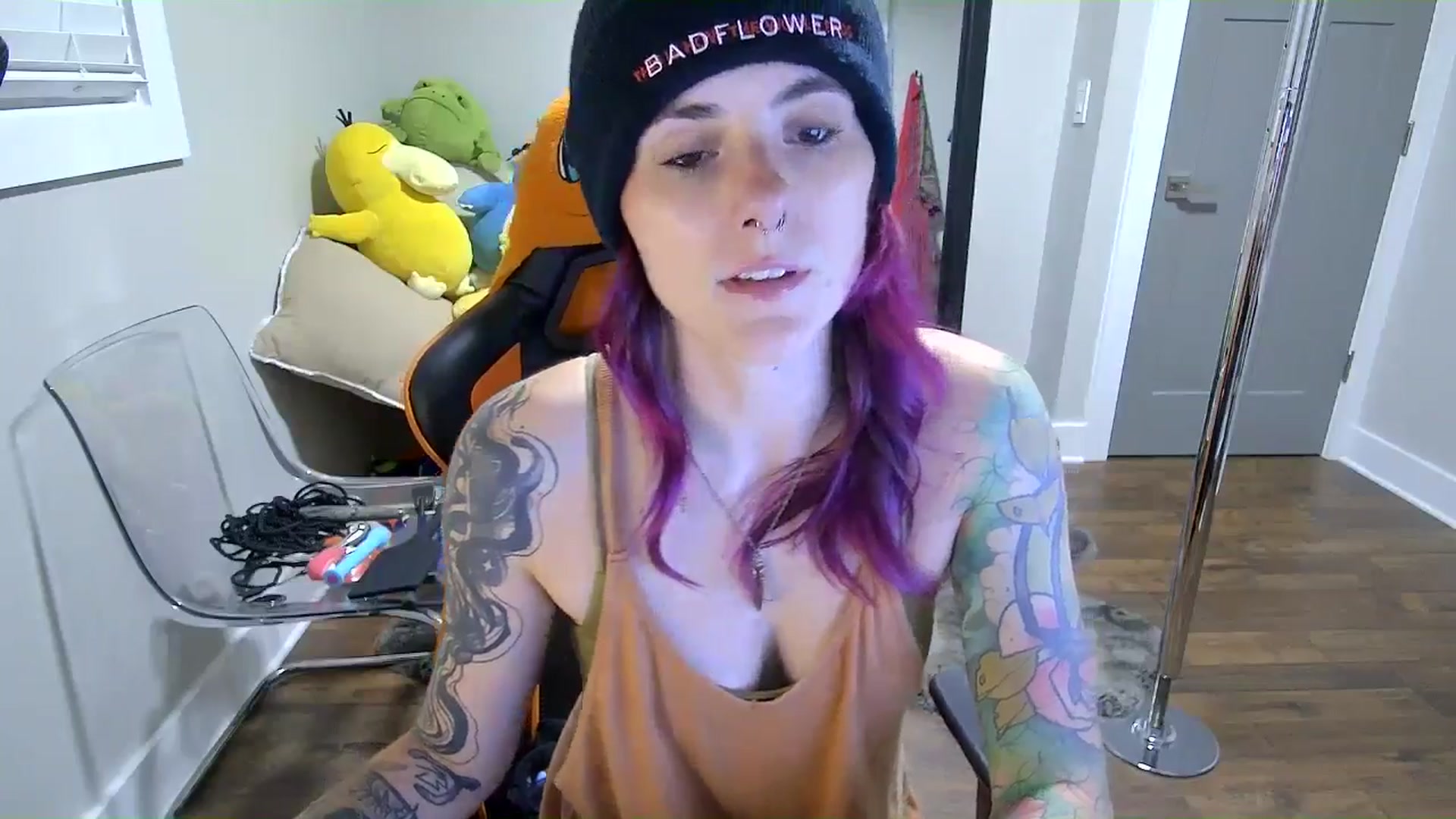 Gallery image thumbnail from Fueledbyfiona's myfreecams stream on, 09/17/2025, 02:10 image 17 of 20