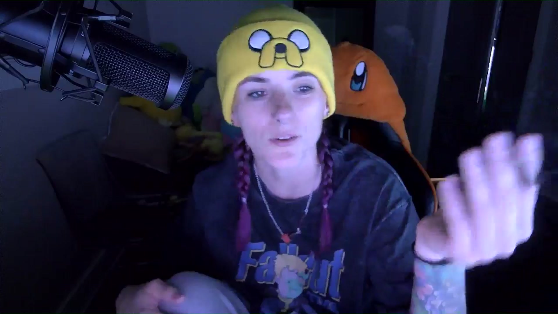 Gallery image thumbnail from Fueledbyfiona's myfreecams stream on, 09/19/2025, 04:09 image 2 of 20