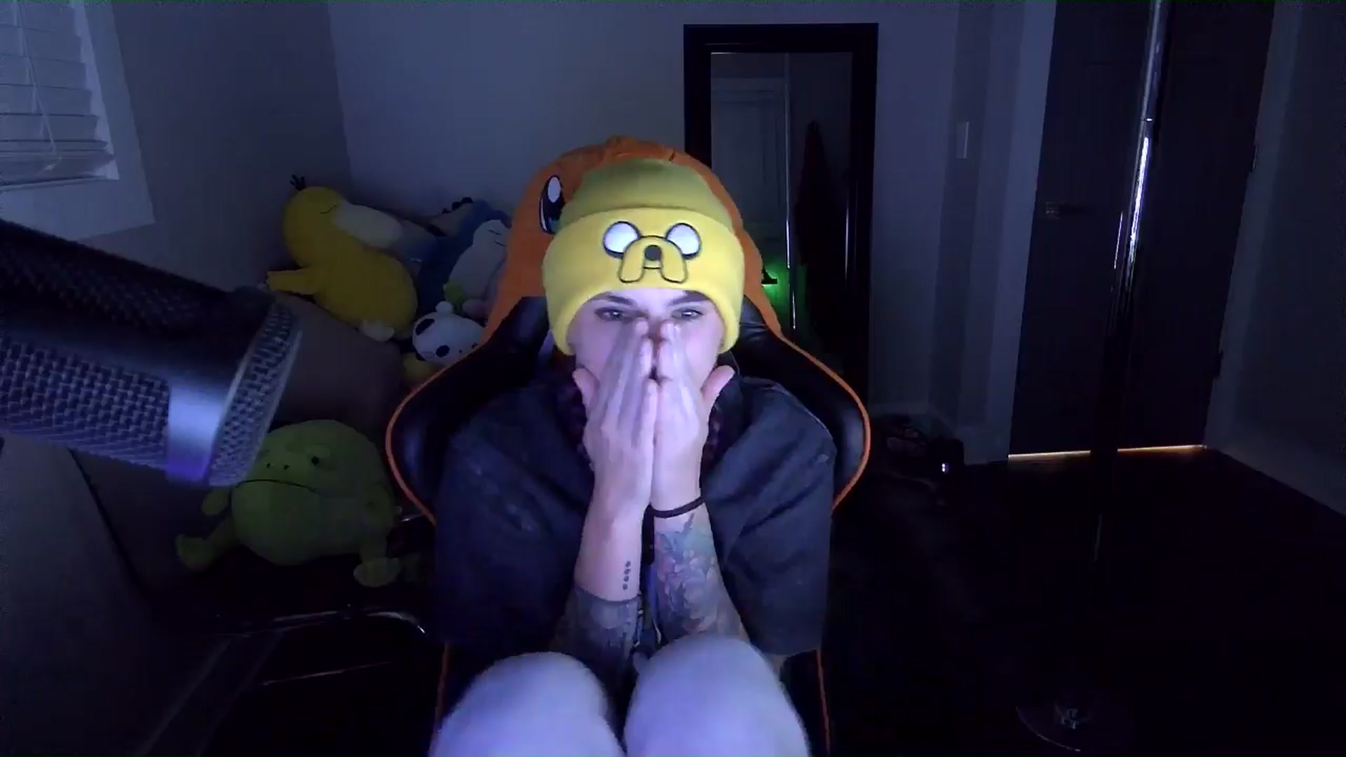 Gallery image thumbnail from Fueledbyfiona's myfreecams stream on, 09/19/2025, 04:09 image 17 of 20