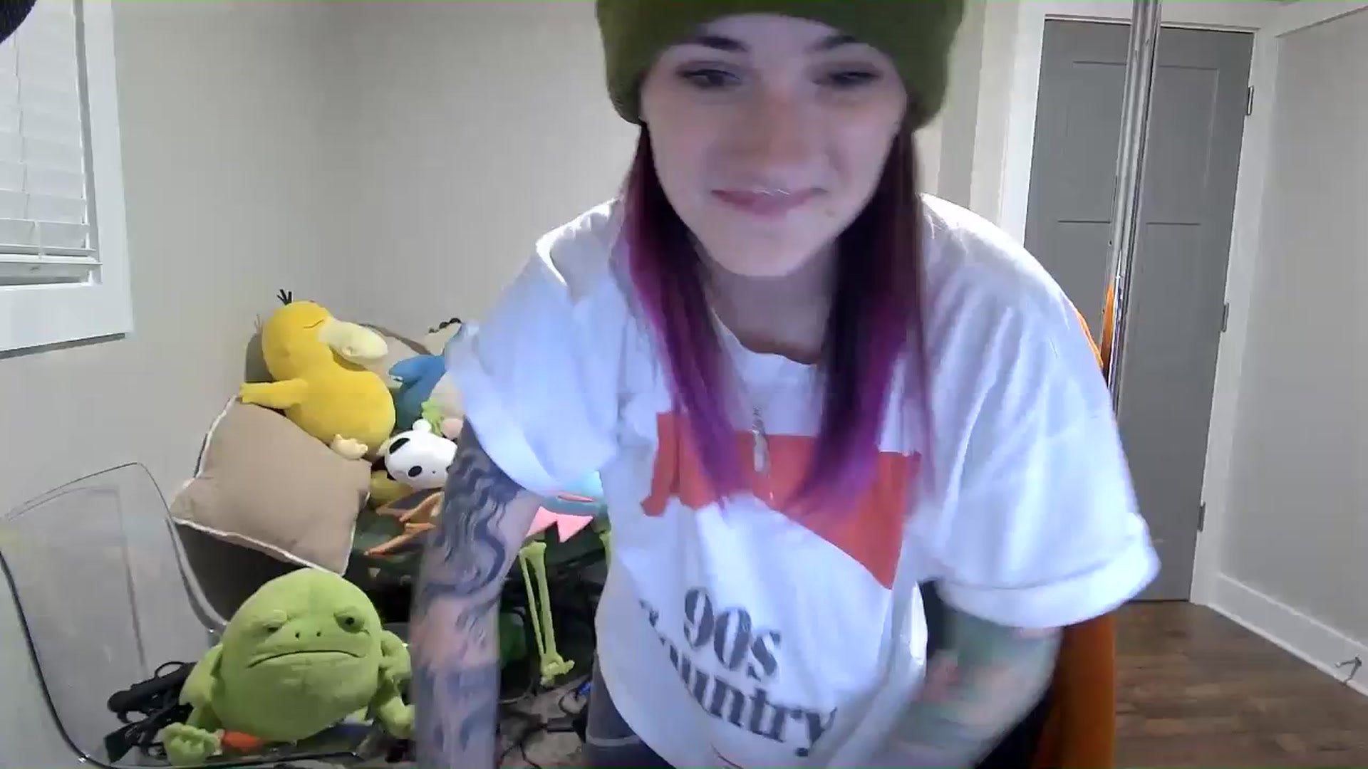 Gallery image thumbnail from Fueledbyfiona's myfreecams stream on, 09/21/2025, 03:23 image 19 of 20