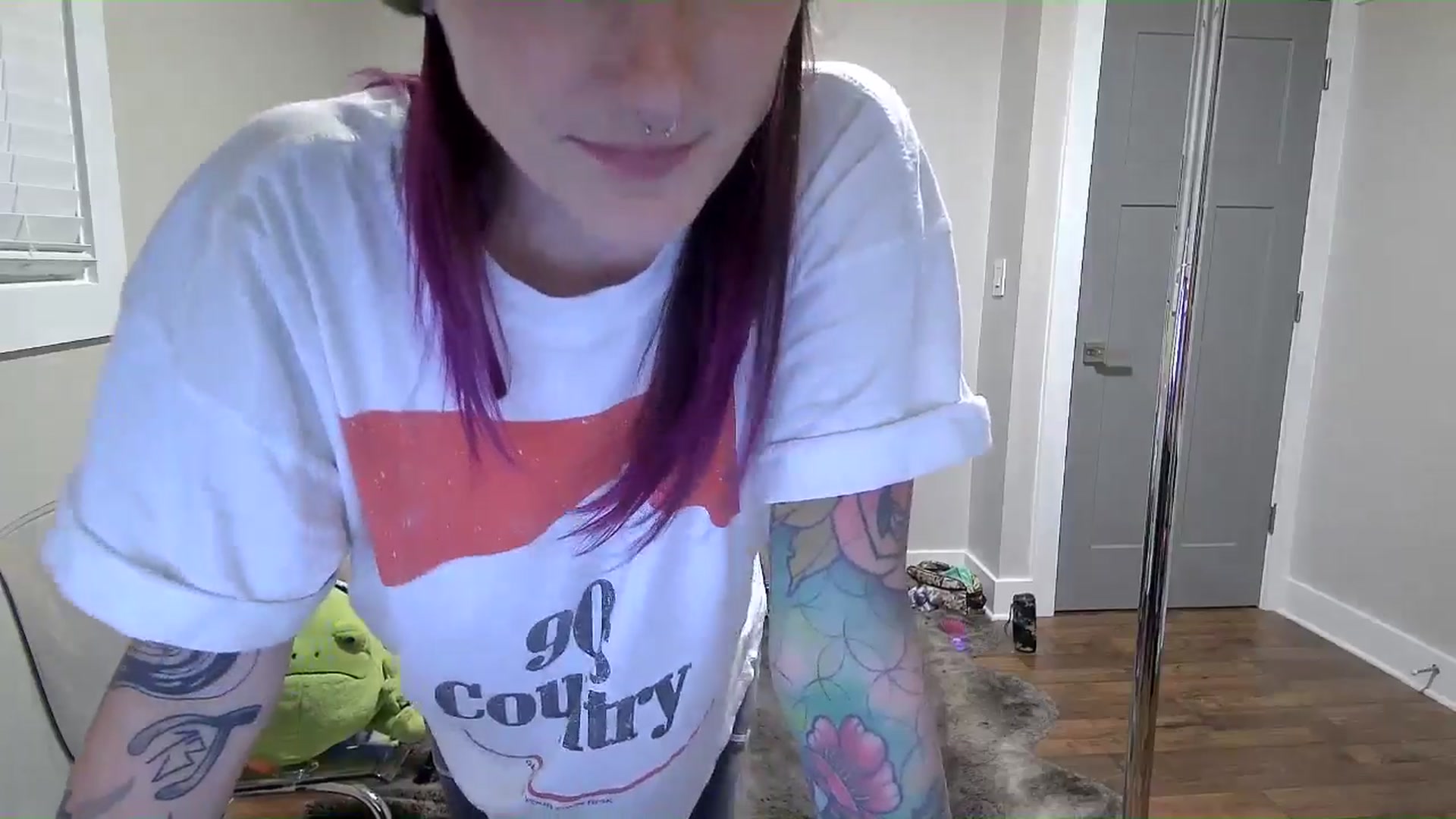 Gallery image thumbnail from Fueledbyfiona's myfreecams stream on, 09/21/2025, 03:23 image 4 of 20
