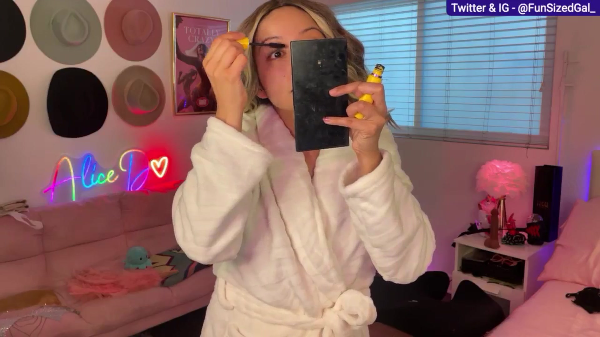 Gallery image thumbnail from FunSizedGal's myfreecams stream on, 03/03/2025, 24:01 image 19 of 20