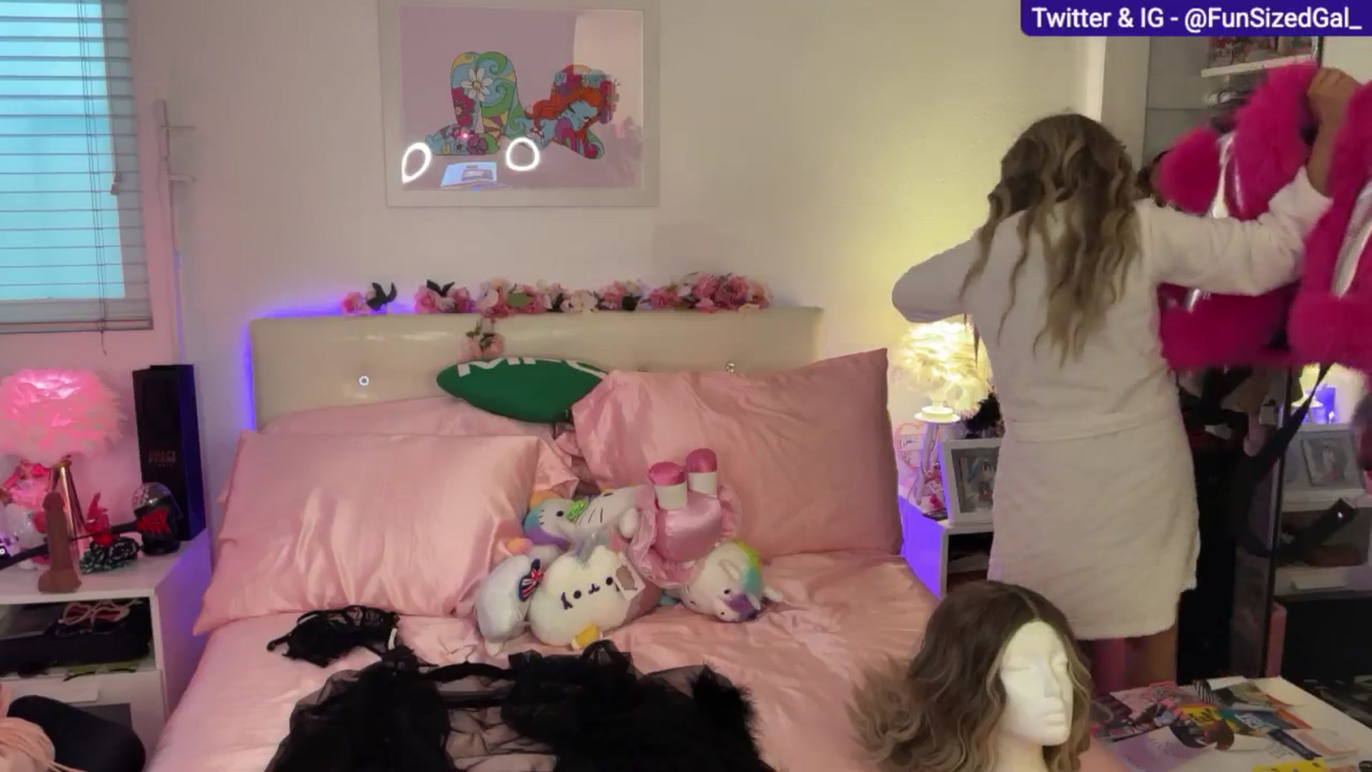 Gallery image thumbnail from FunSizedGal's myfreecams stream on, 03/03/2025, 01:19 image 12 of 20
