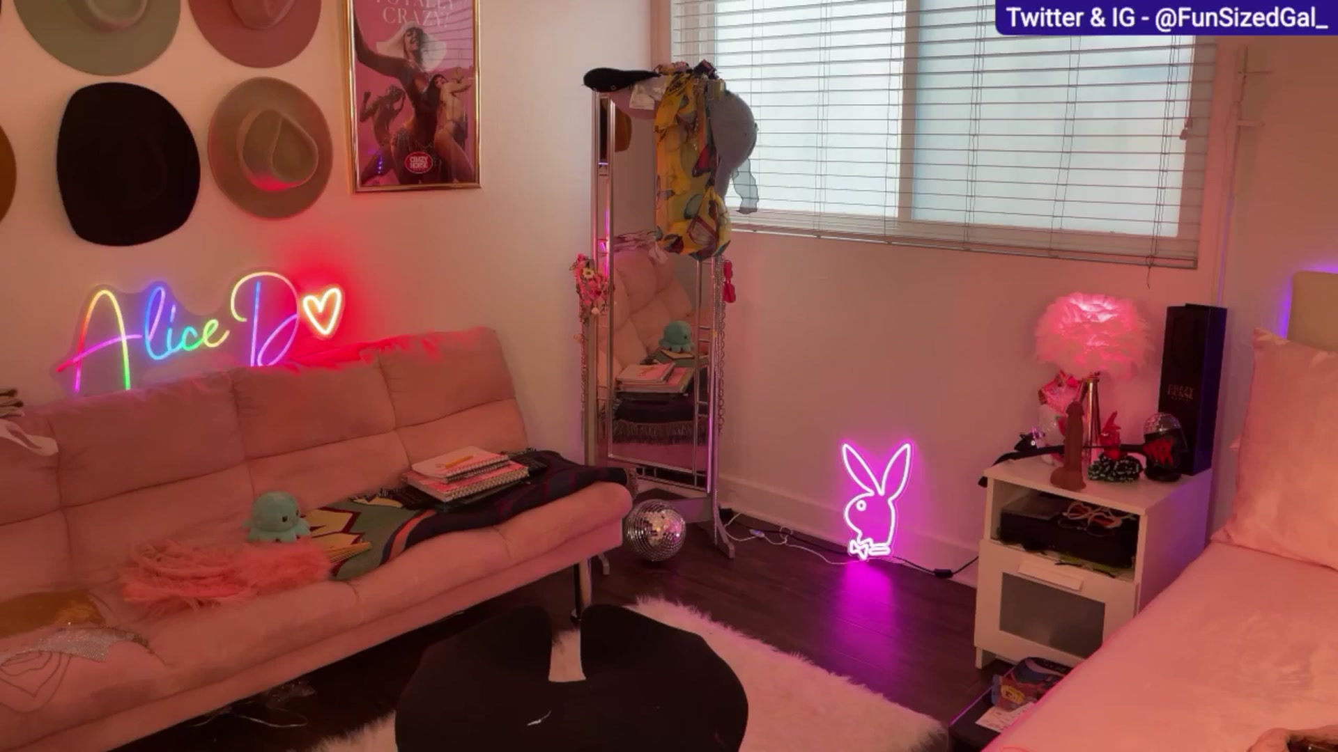 Gallery image thumbnail from FunSizedGal's myfreecams stream on, 03/03/2025, 01:19 image 7 of 20