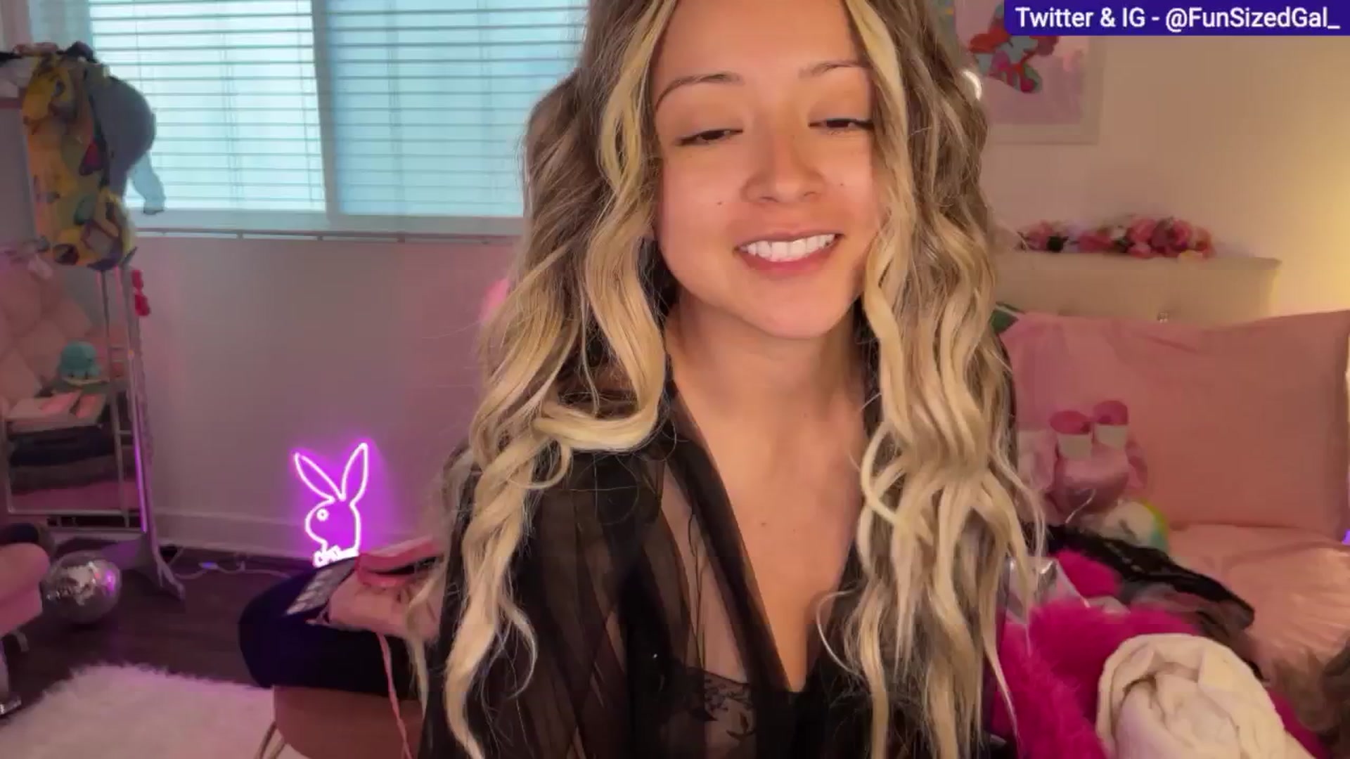Gallery image thumbnail from FunSizedGal's myfreecams stream on, 03/03/2025, 01:19 image 8 of 20
