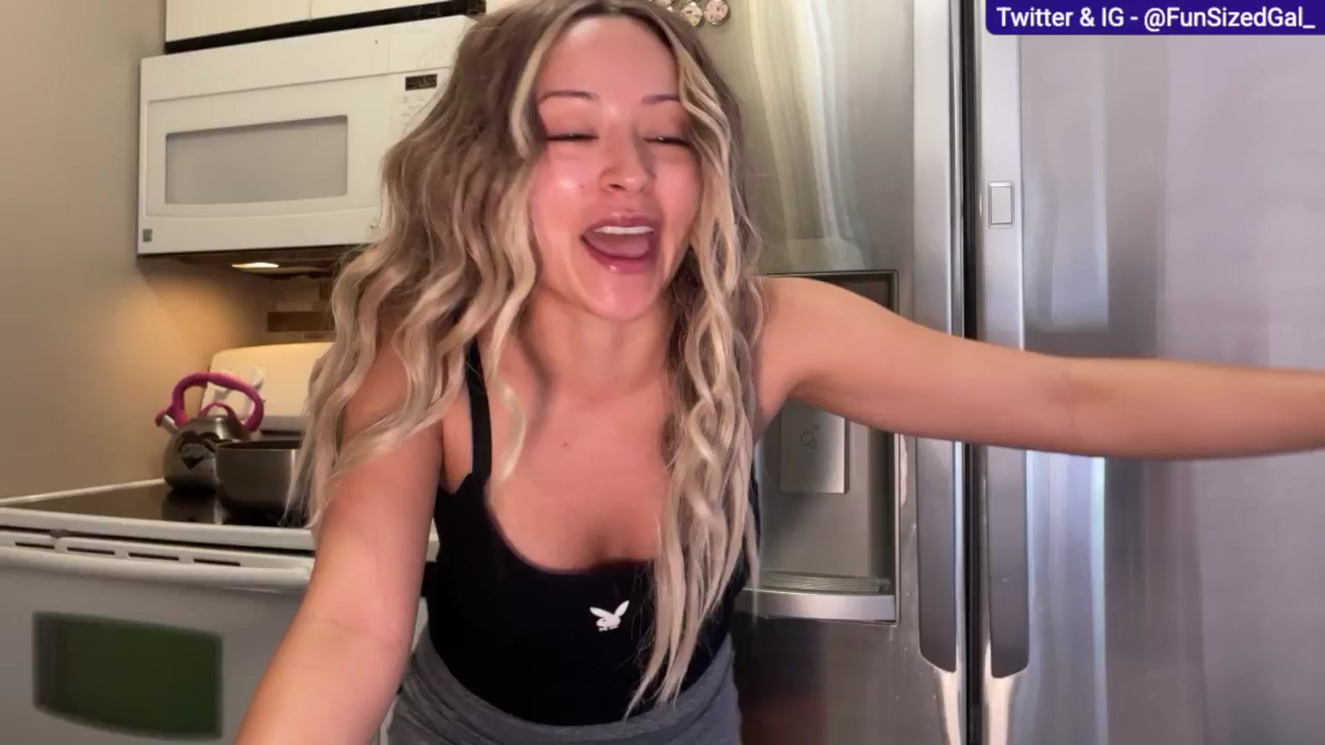 Gallery image thumbnail from FunSizedGal's myfreecams stream on, 03/04/2025, 21:21 image 18 of 20