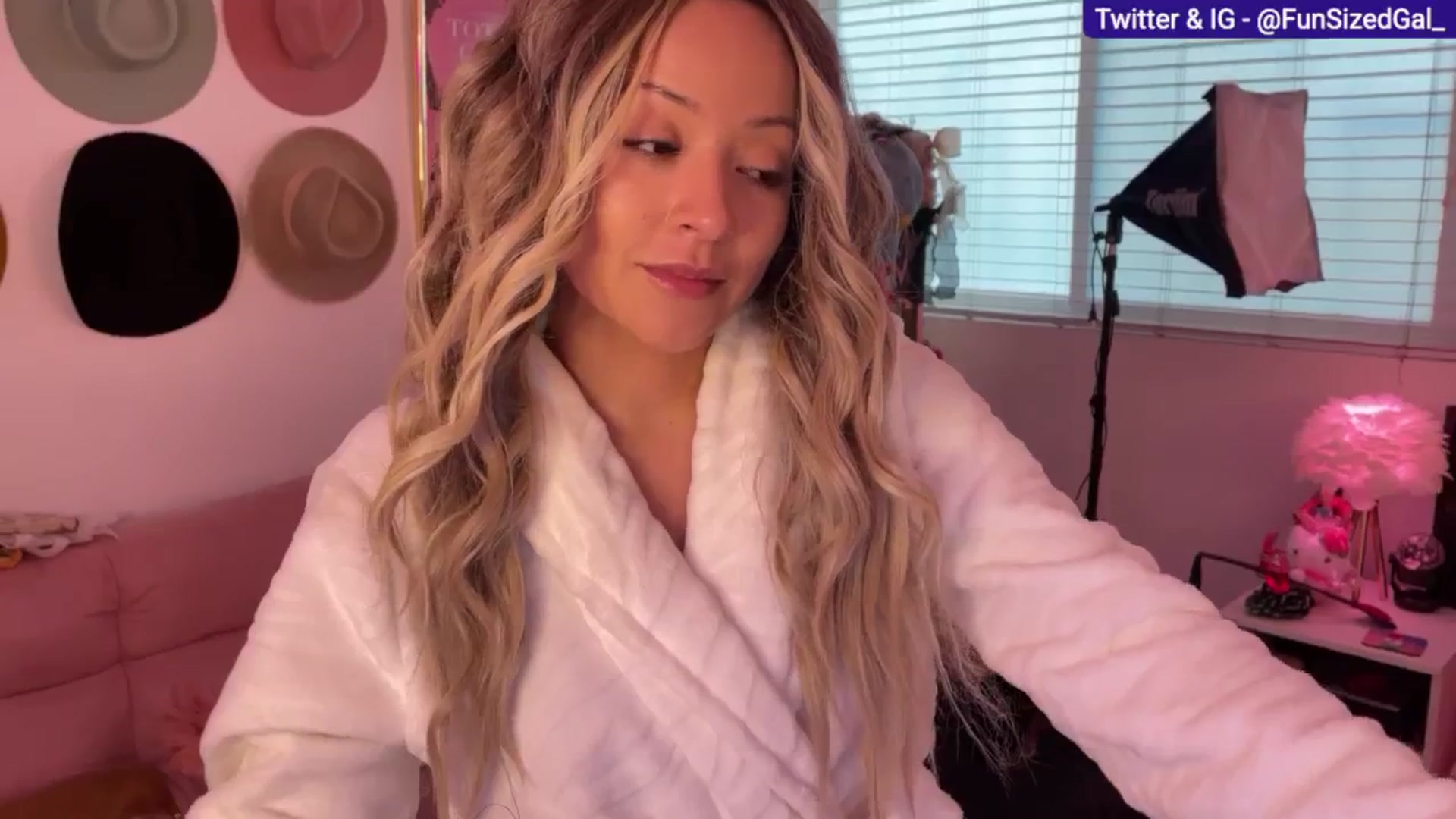 Gallery image thumbnail from FunSizedGal's myfreecams stream on, 03/12/2025, 23:26 image 8 of 20